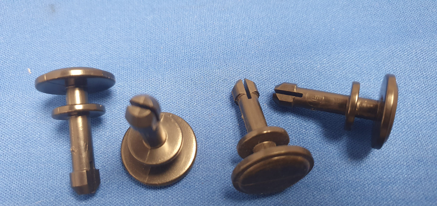 RL046 Coach buffers.