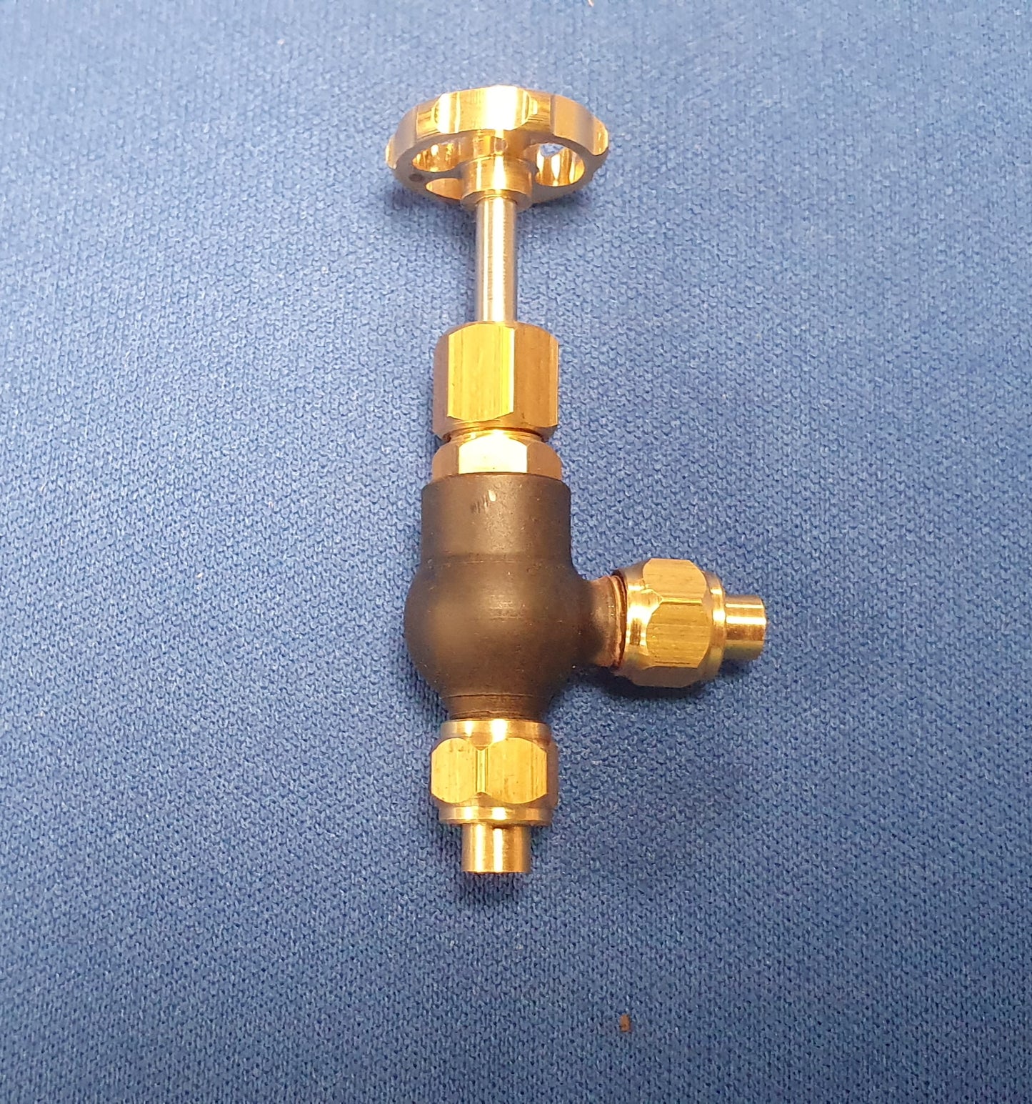 Tony Green Steam Fittings : 1/4" x 40 tpi 90 Degree globe valve G204