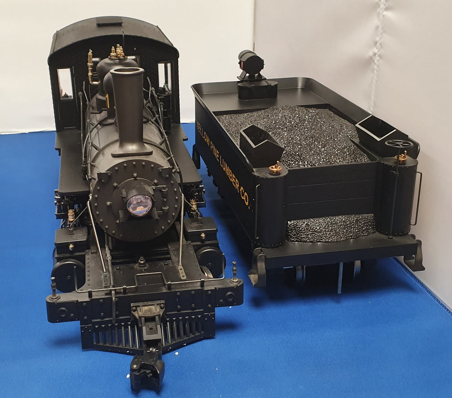 Bachmann - Yellow pine lumber co steam locomotive. 81294