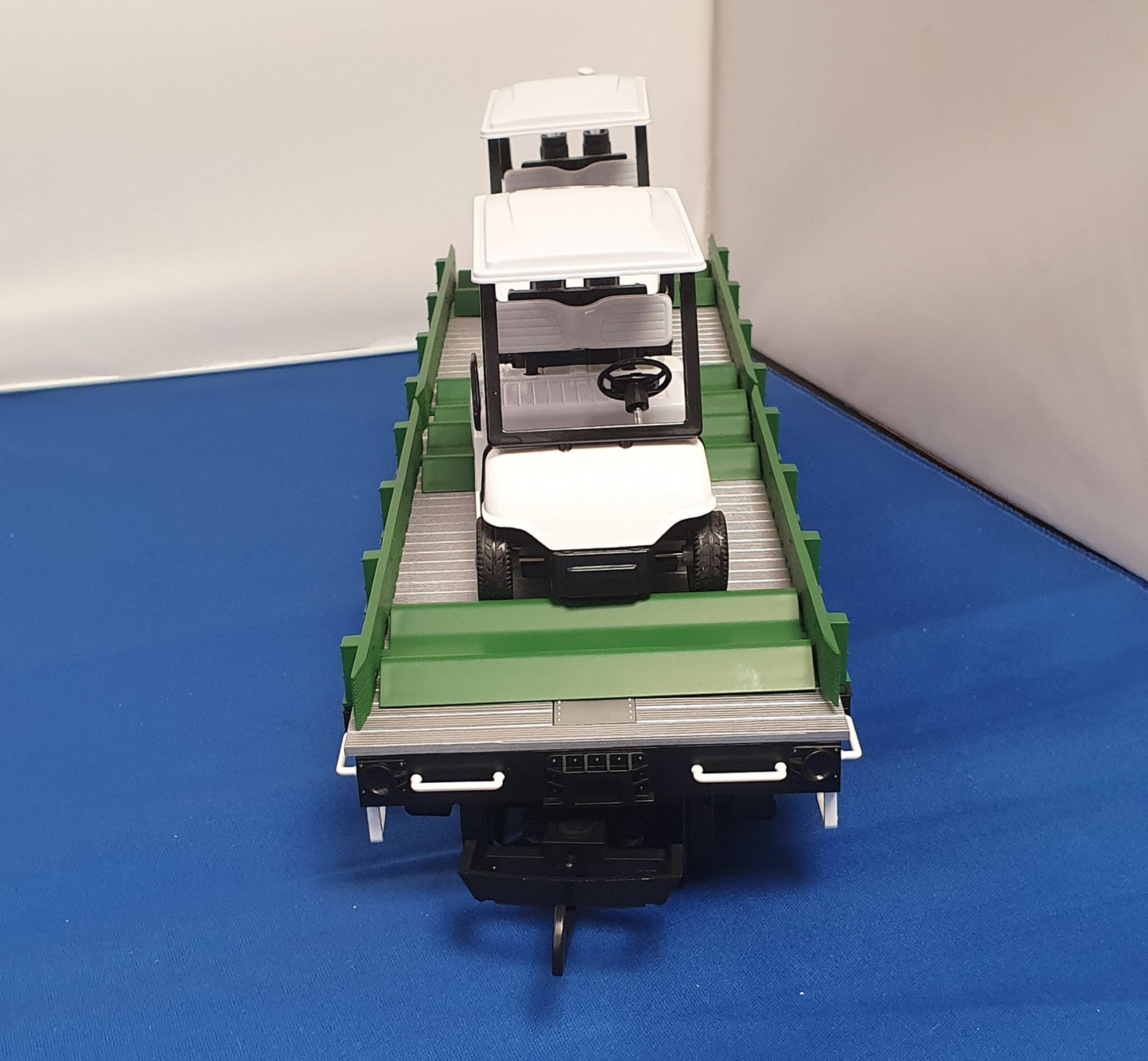 PIKO G Scale Golf car transport. 38789