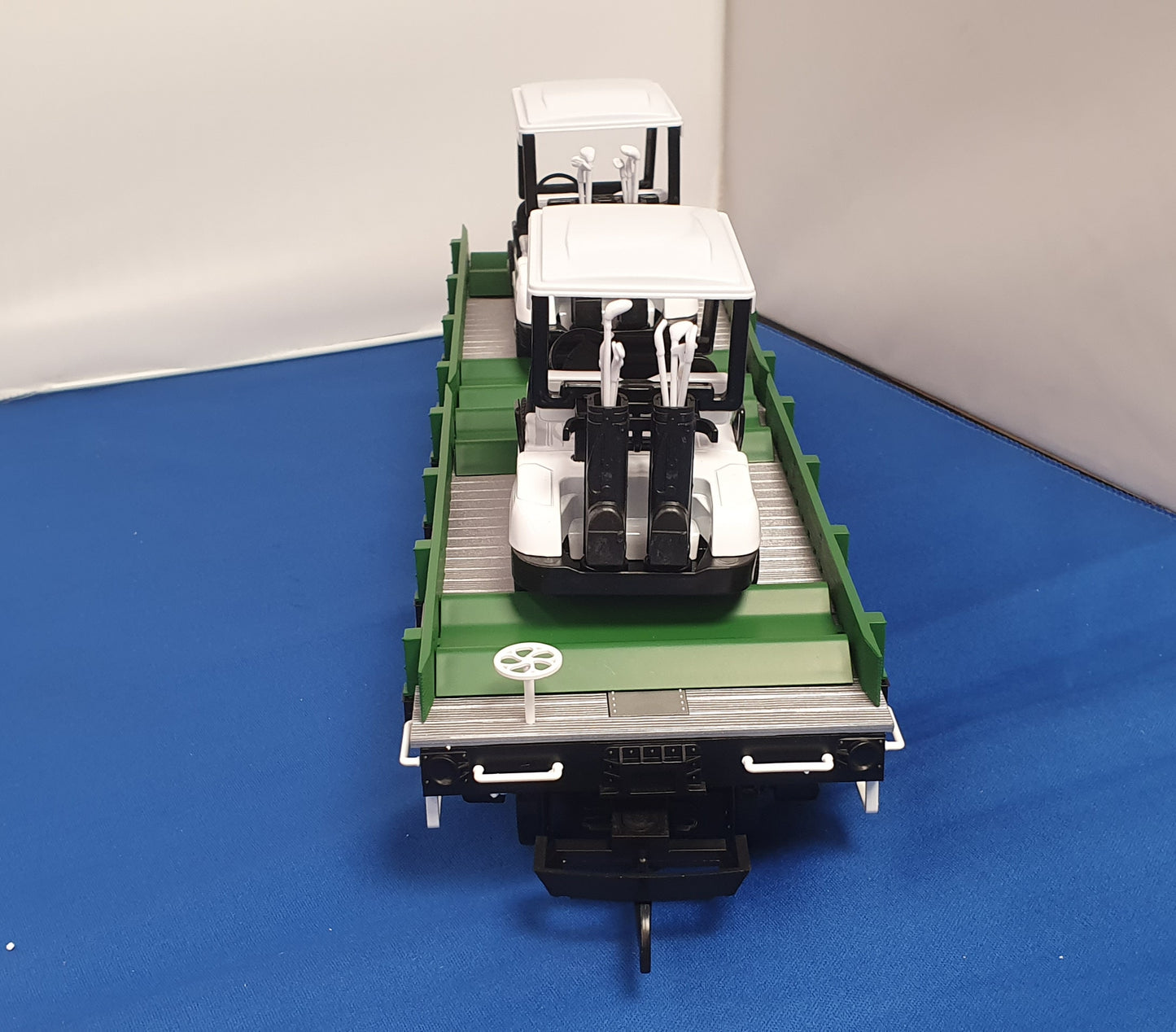 PIKO G Scale Golf car transport. 38789