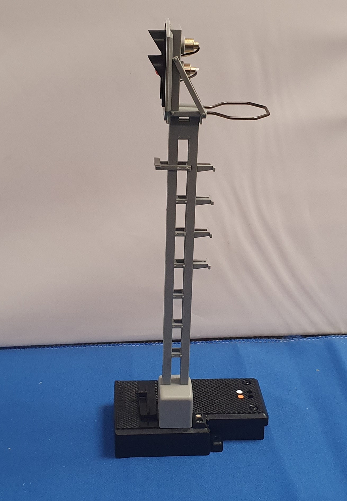 LGB G Scale RhB colour light signal. L51950