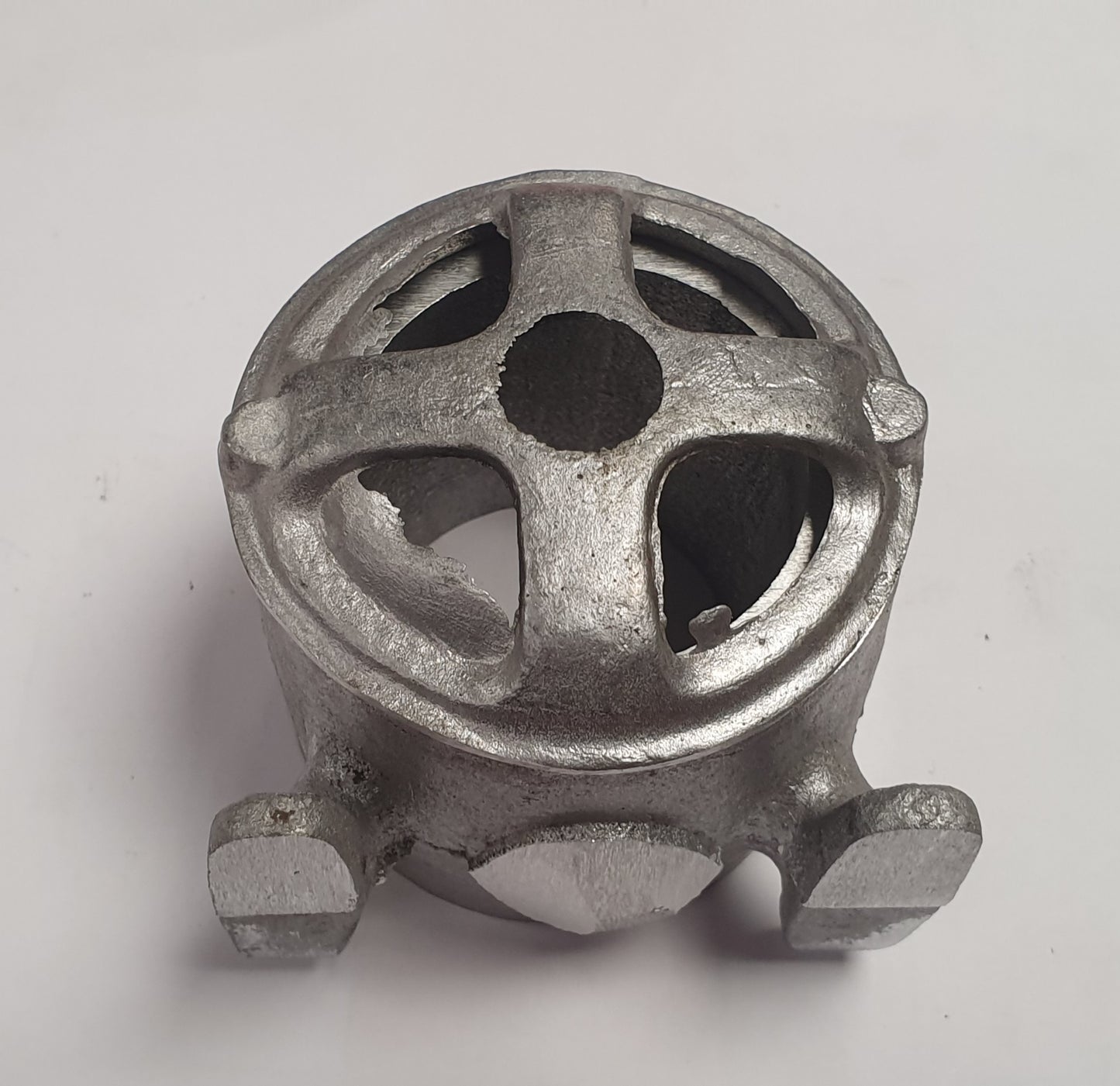 Aly  Dynamo  Housing ADH1