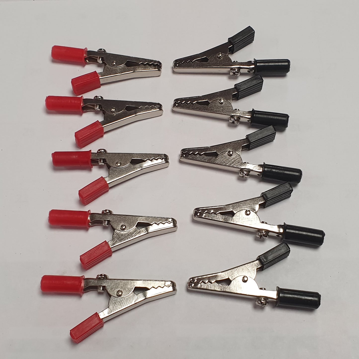 Alligator clips with insulation. ACL1