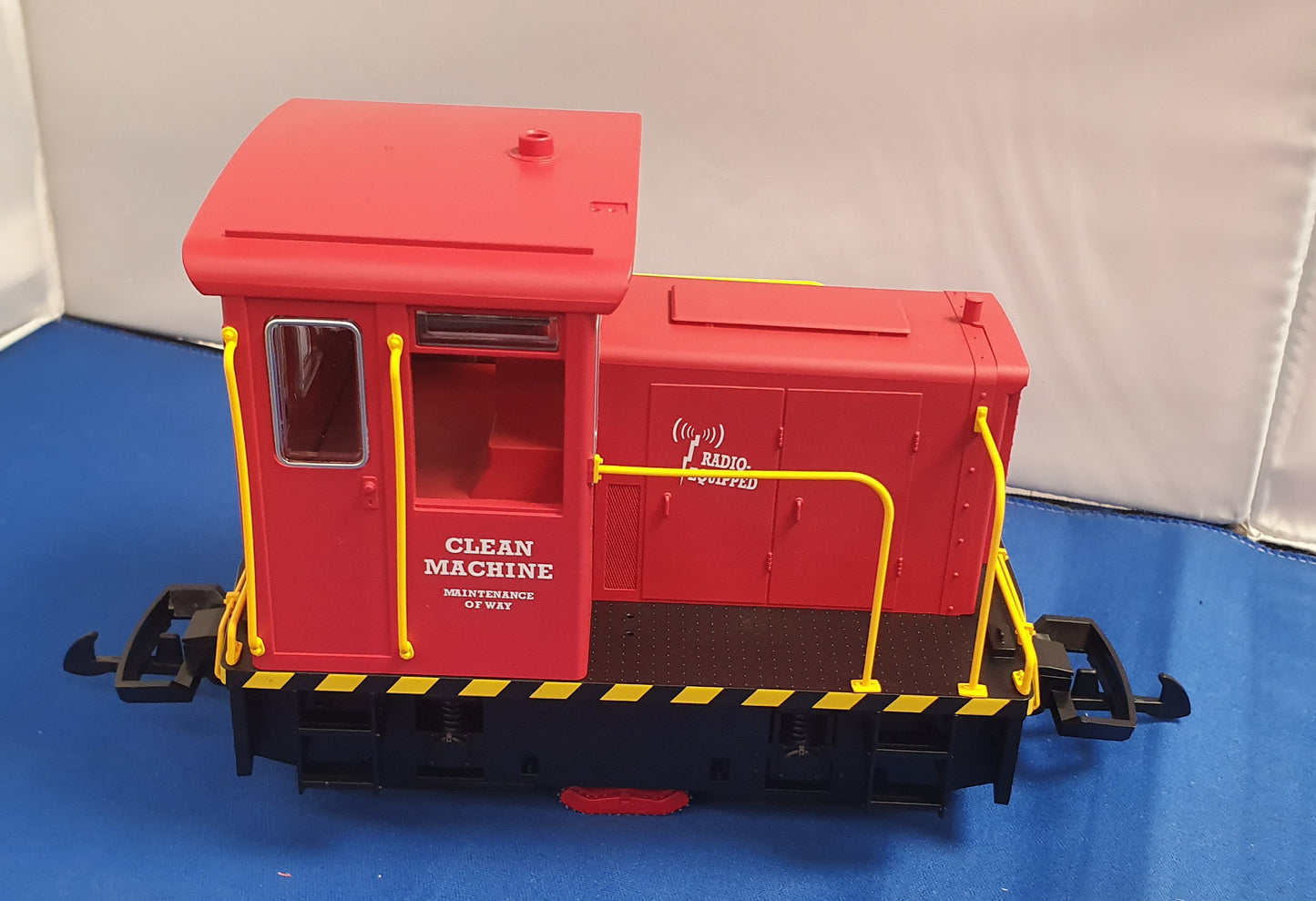 Piko Track cleaning loco. Battery powered. 38506