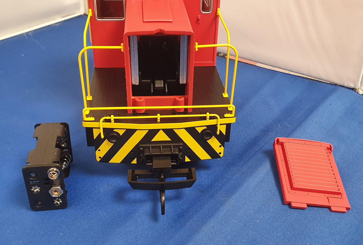 Piko Track cleaning loco. Battery powered. 38506