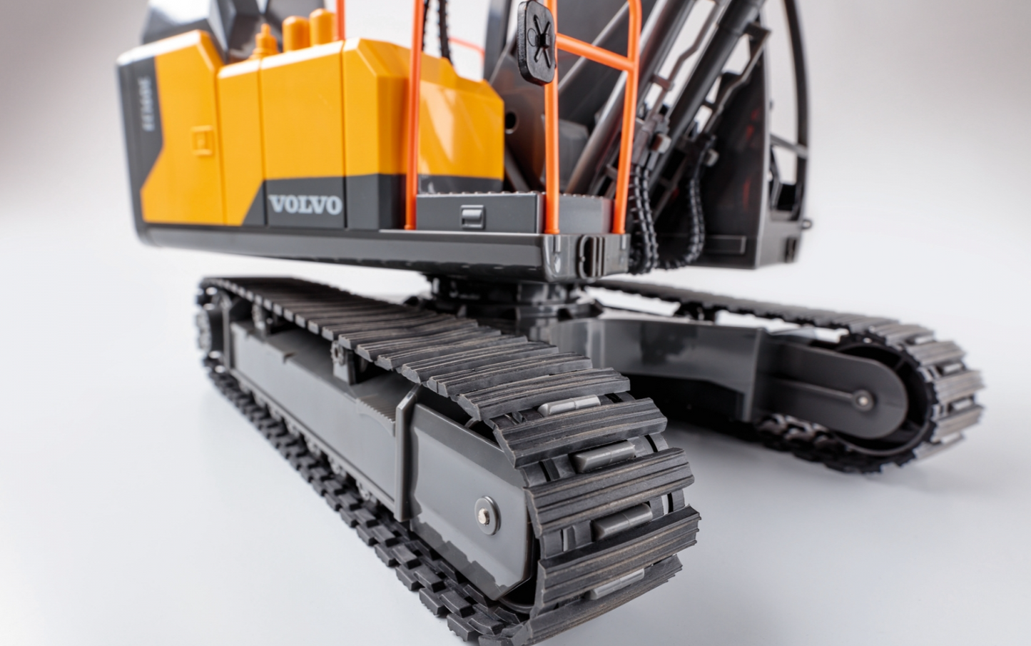 Carson 1/16th Scale RC Volvo Excavator