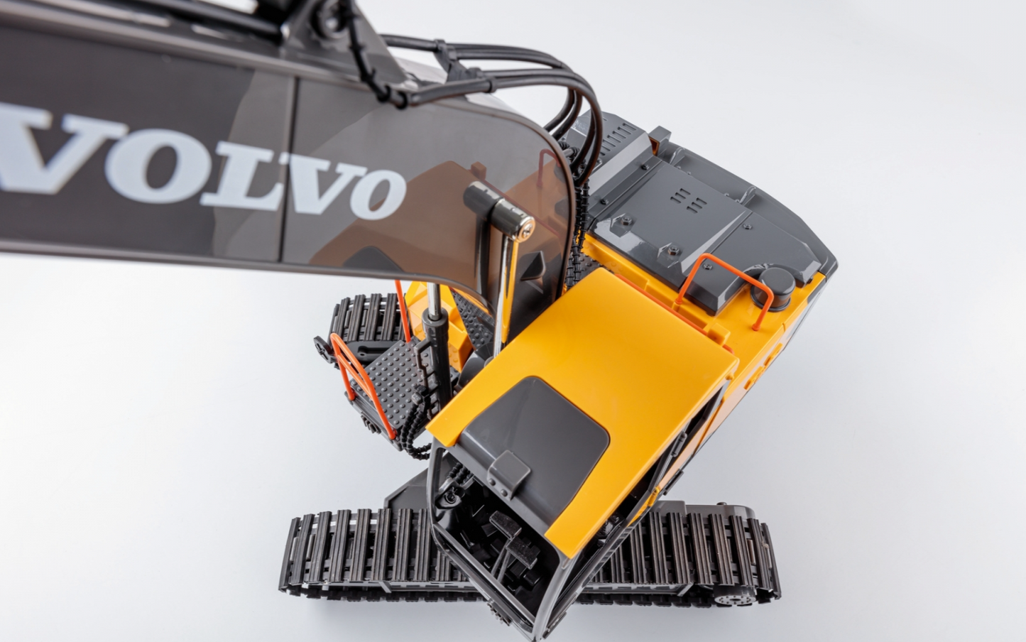 Carson 1/16th Scale RC Volvo Excavator