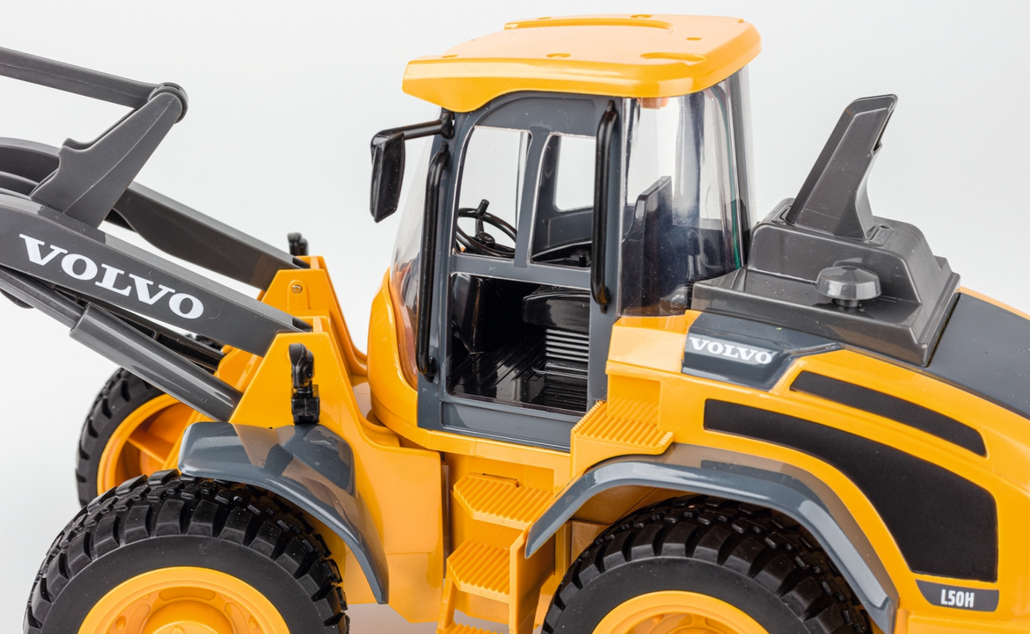 Carson 1/16th Scale RC Volvo Wheeled Loader