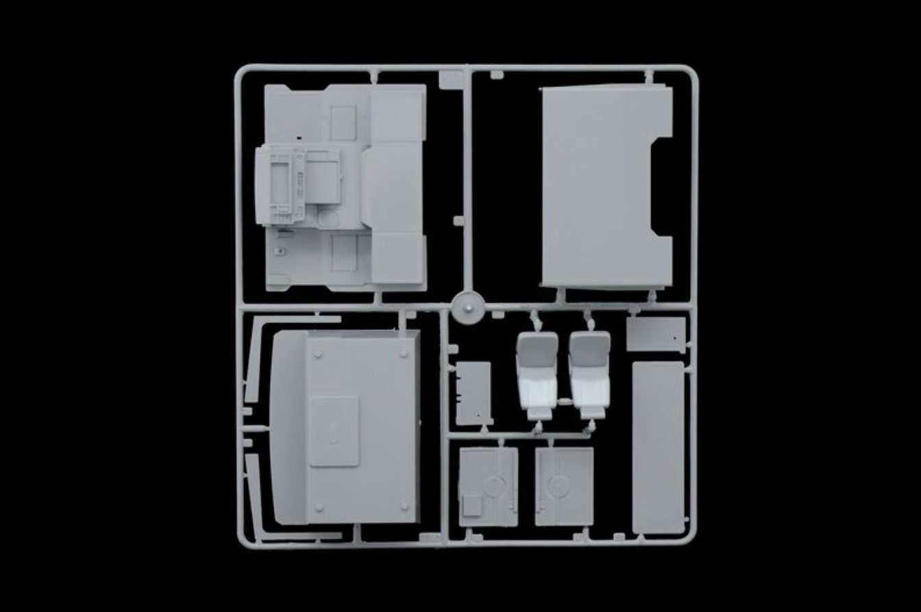 Italeri 1/24th Volvo F16 Globetrotter Scale Plastic Kit - 3923