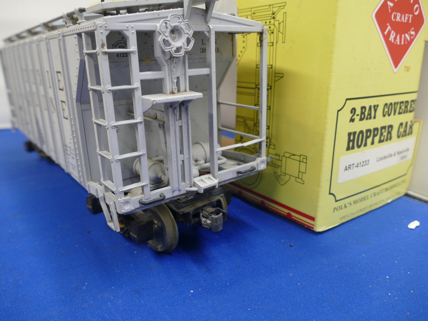 Aristocraft Covered Hopper Car 41233 (Used)