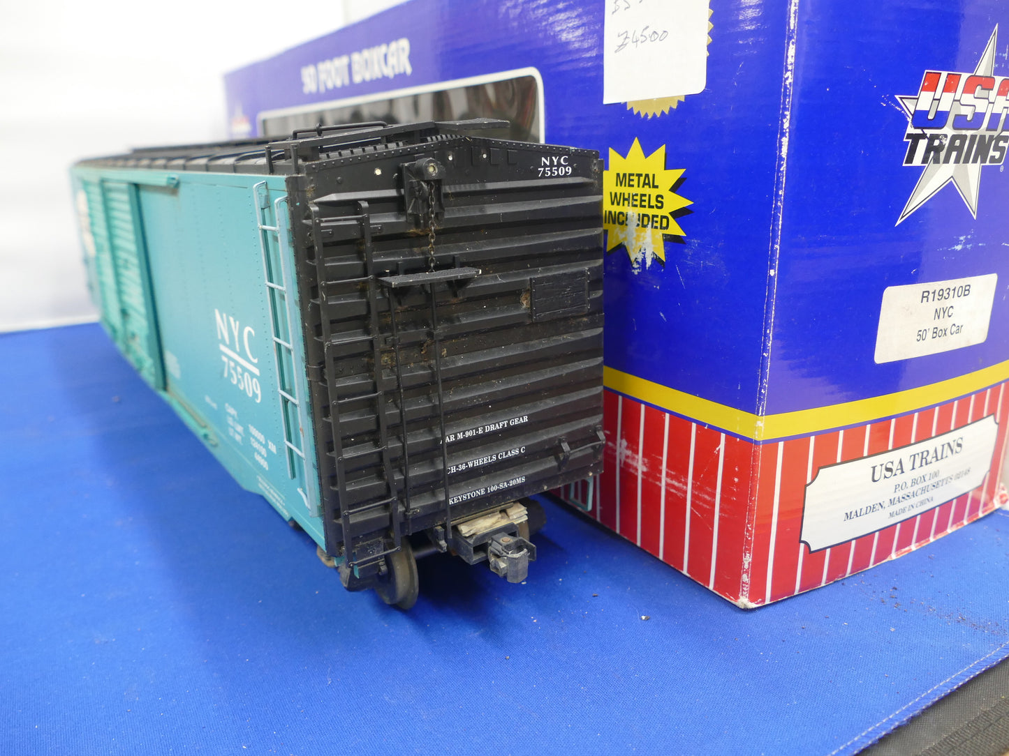 USA Trains - Box car R19310B (Used)