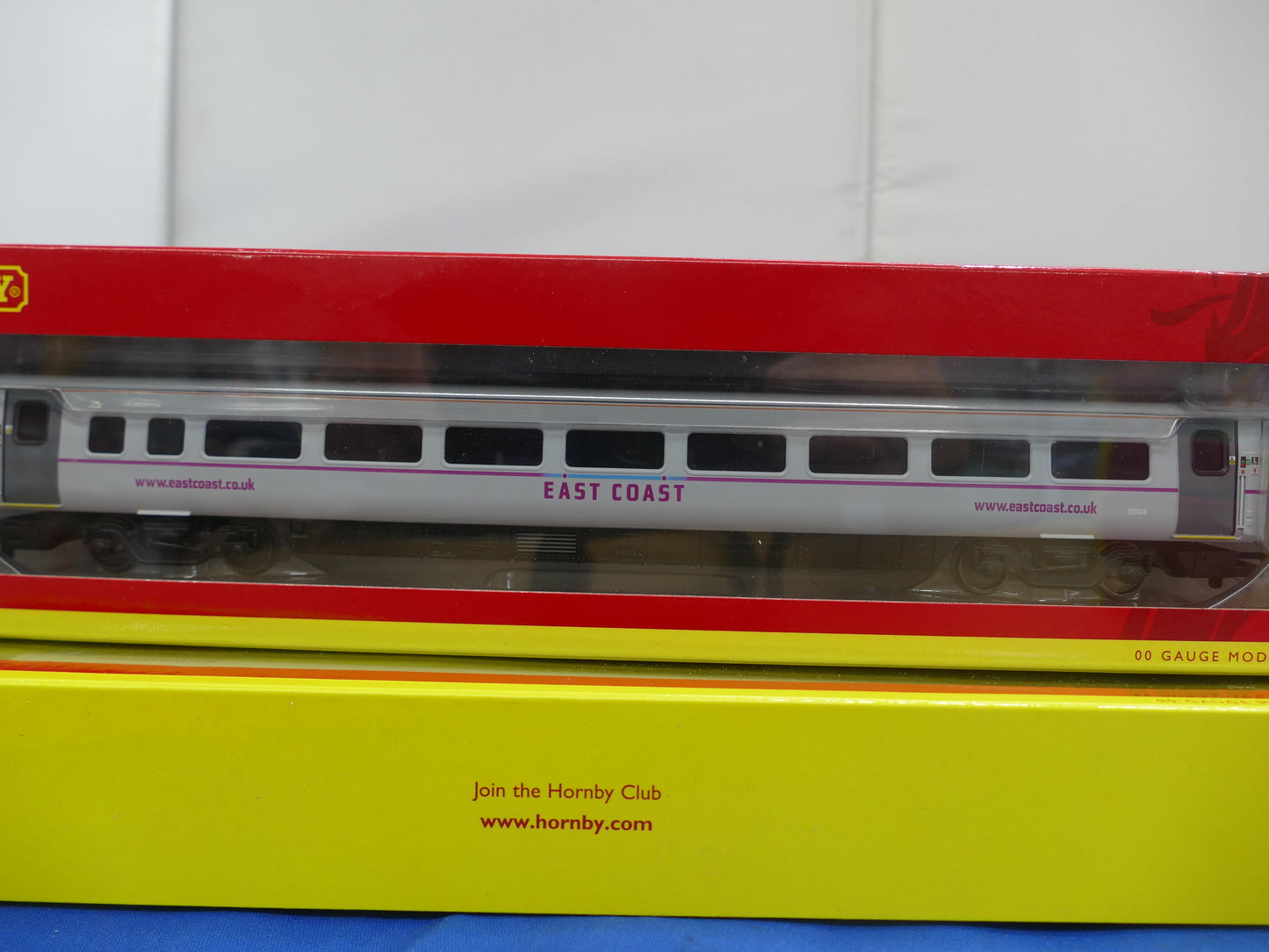 Hornby R4665A East Coast Coach (Used)