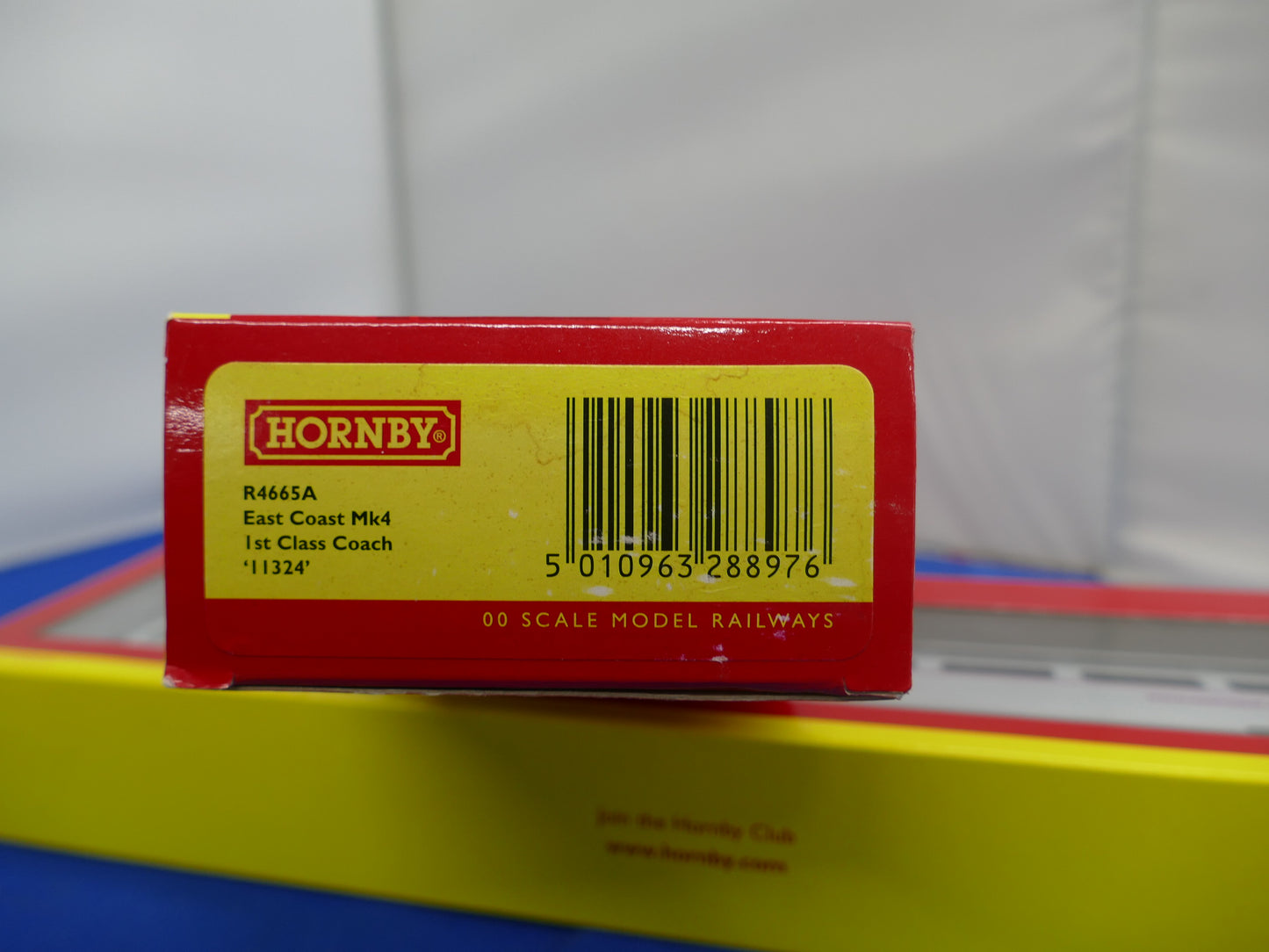 Hornby R4665A East Coast Coach (Used)