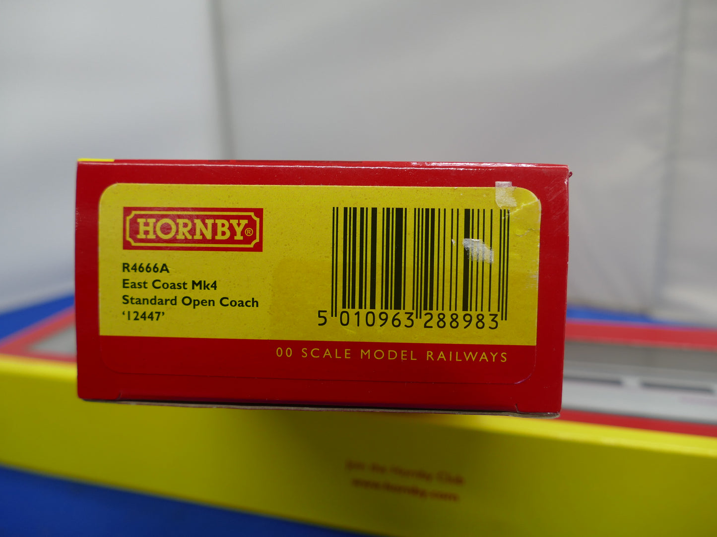 Hornby R4666A East Coast Coach (Used)