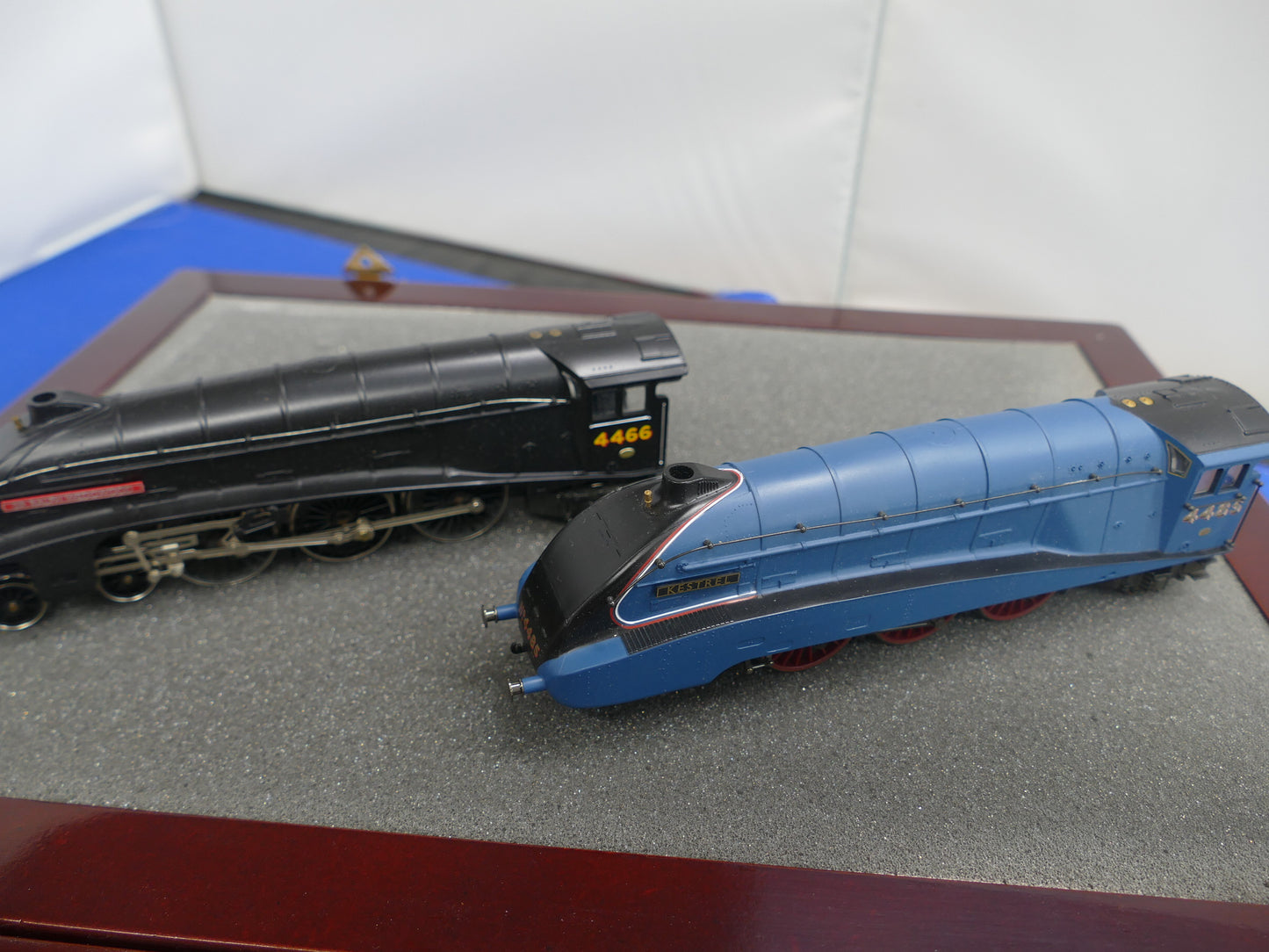 Hornby OO R2154 Loco Gift Set (Used)
