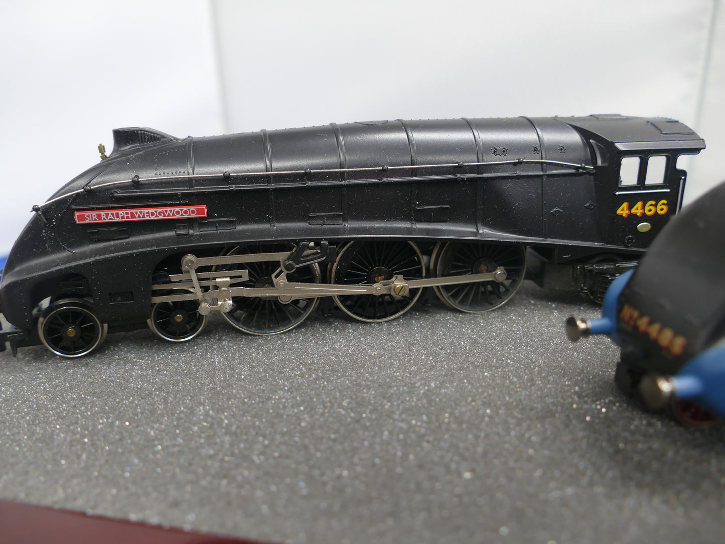 Hornby OO R2154 Loco Gift Set (Used)