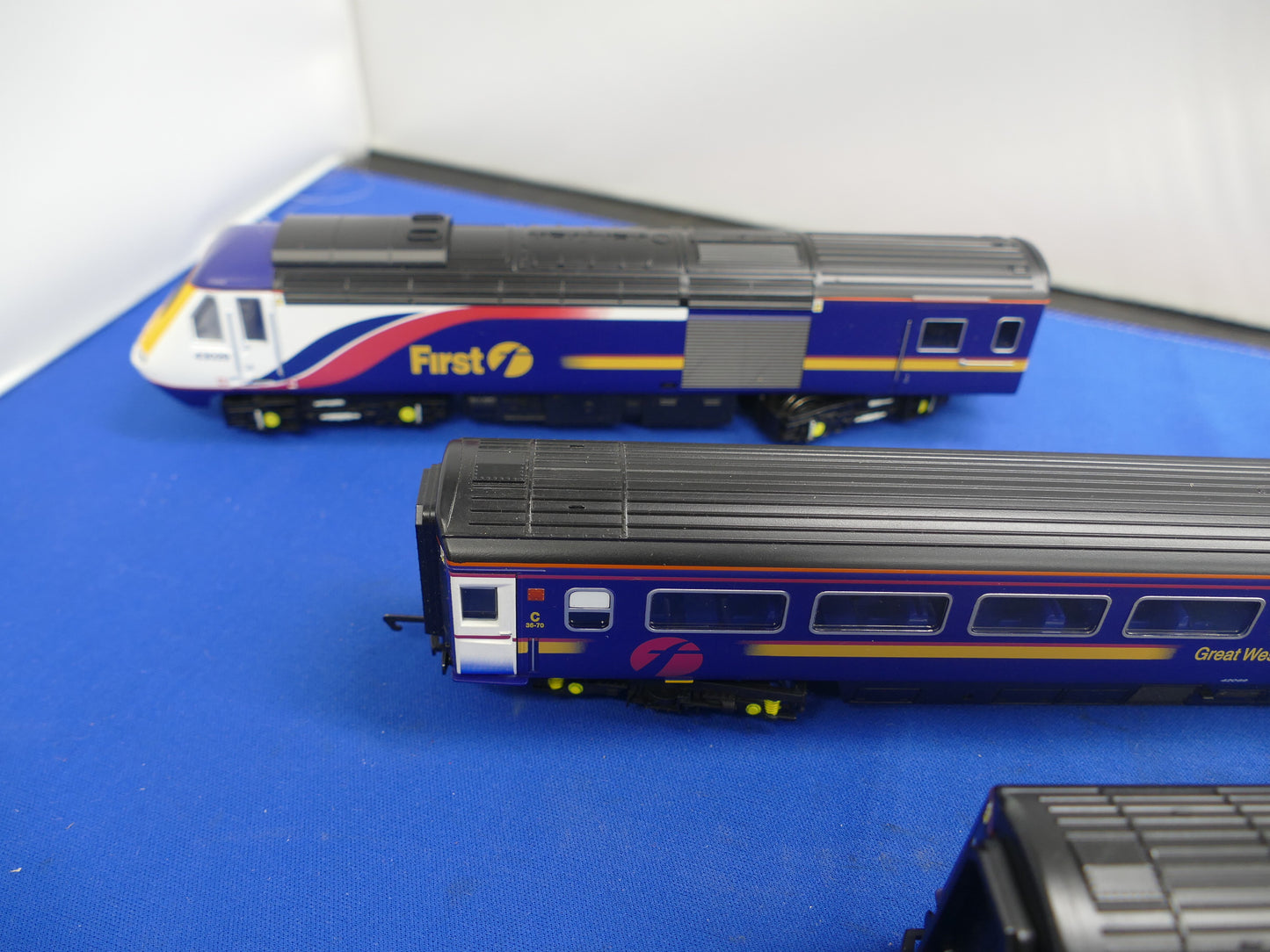 Hornby OO R2299 GWR High Speed Train Set (Used)