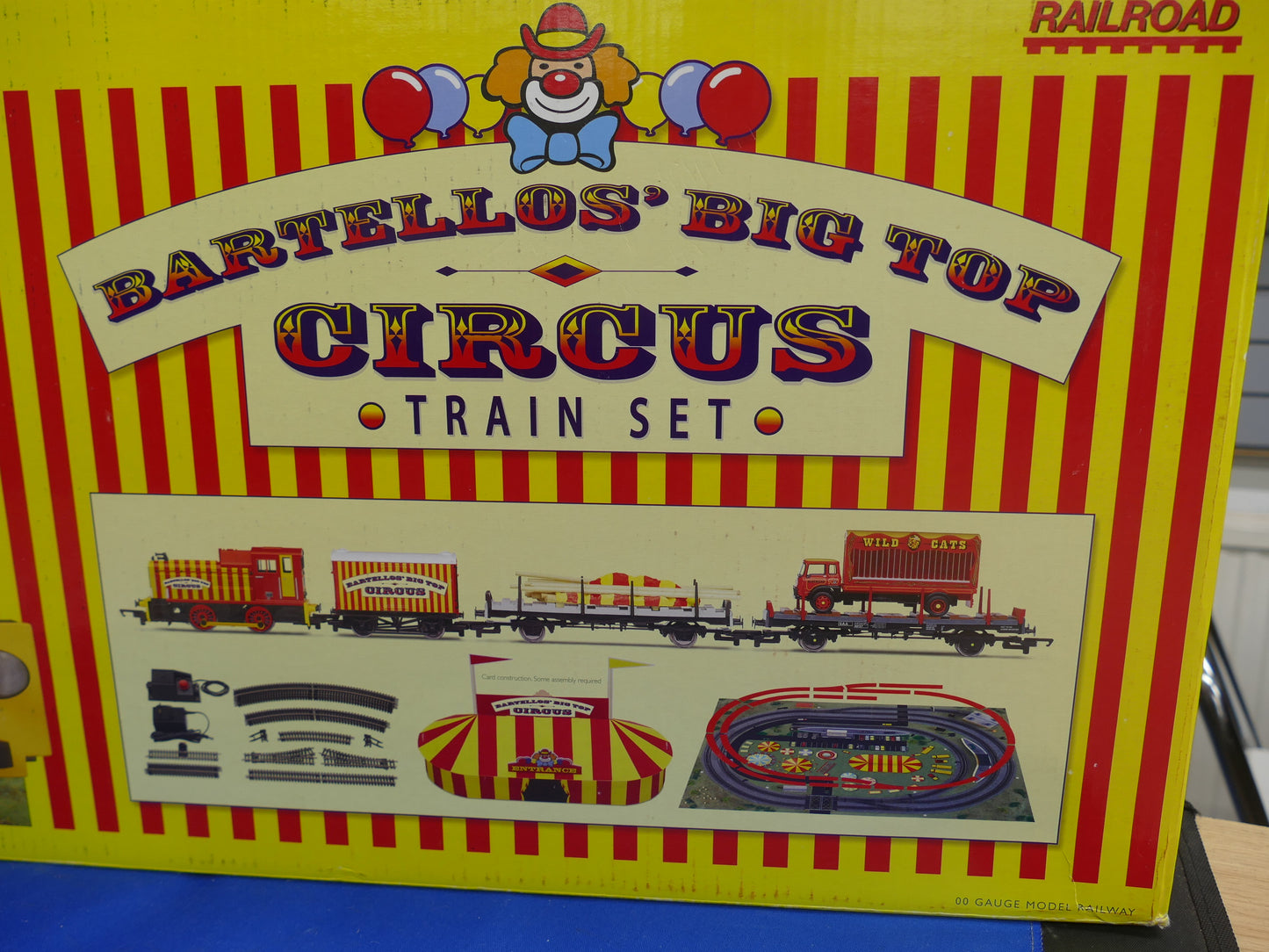 Hornby OO R1107 Bartellos' Big Top Circus Train Set (Used)