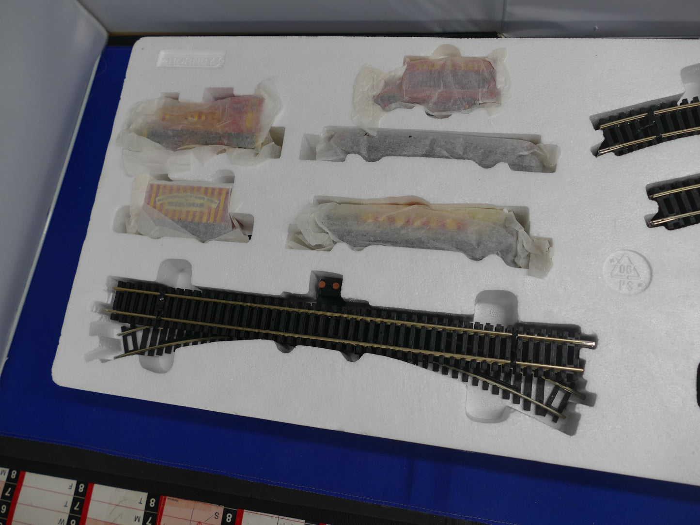Hornby OO R1107 Bartellos' Big Top Circus Train Set (Used)
