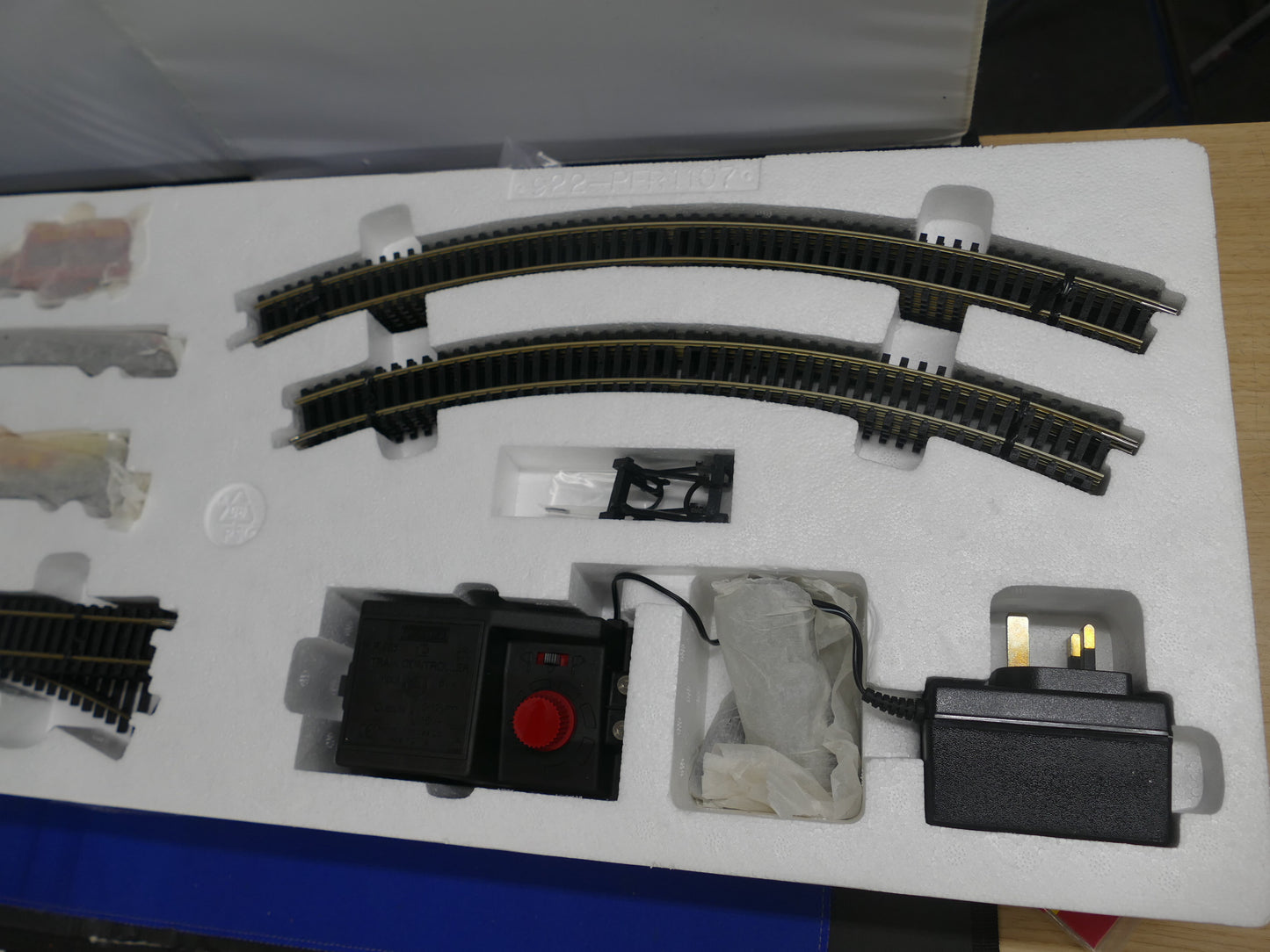 Hornby OO R1107 Bartellos' Big Top Circus Train Set (Used)