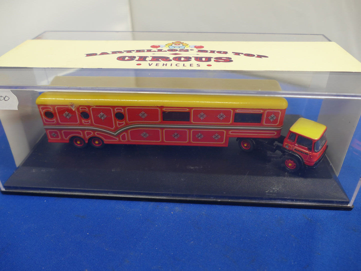 Hornby R7044 Bartellos Bedford Caravan (Used)
