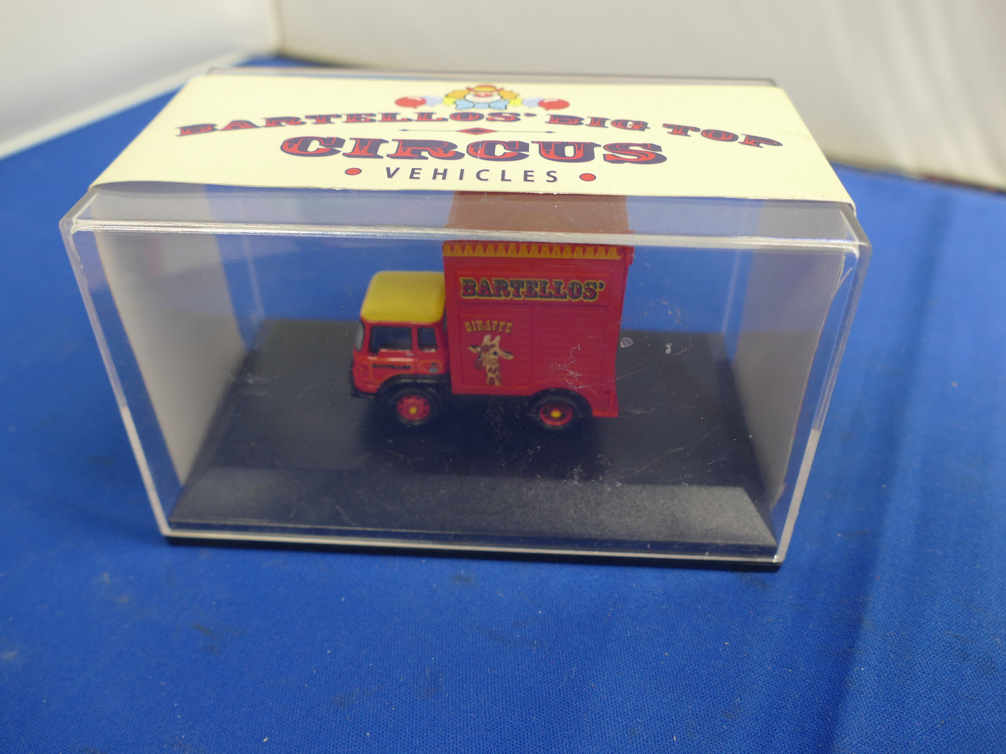 Hornby OO R7040 Bartellos Bedford SWB Rigid (Used)