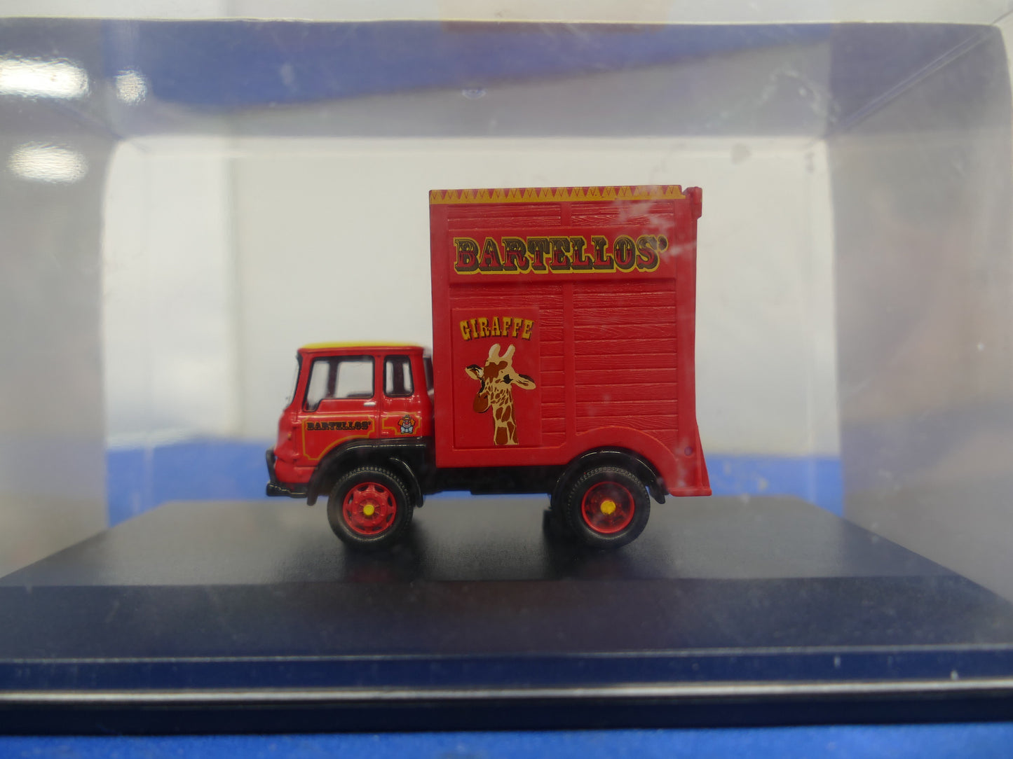 Hornby OO R7040 Bartellos Bedford SWB Rigid (Used)