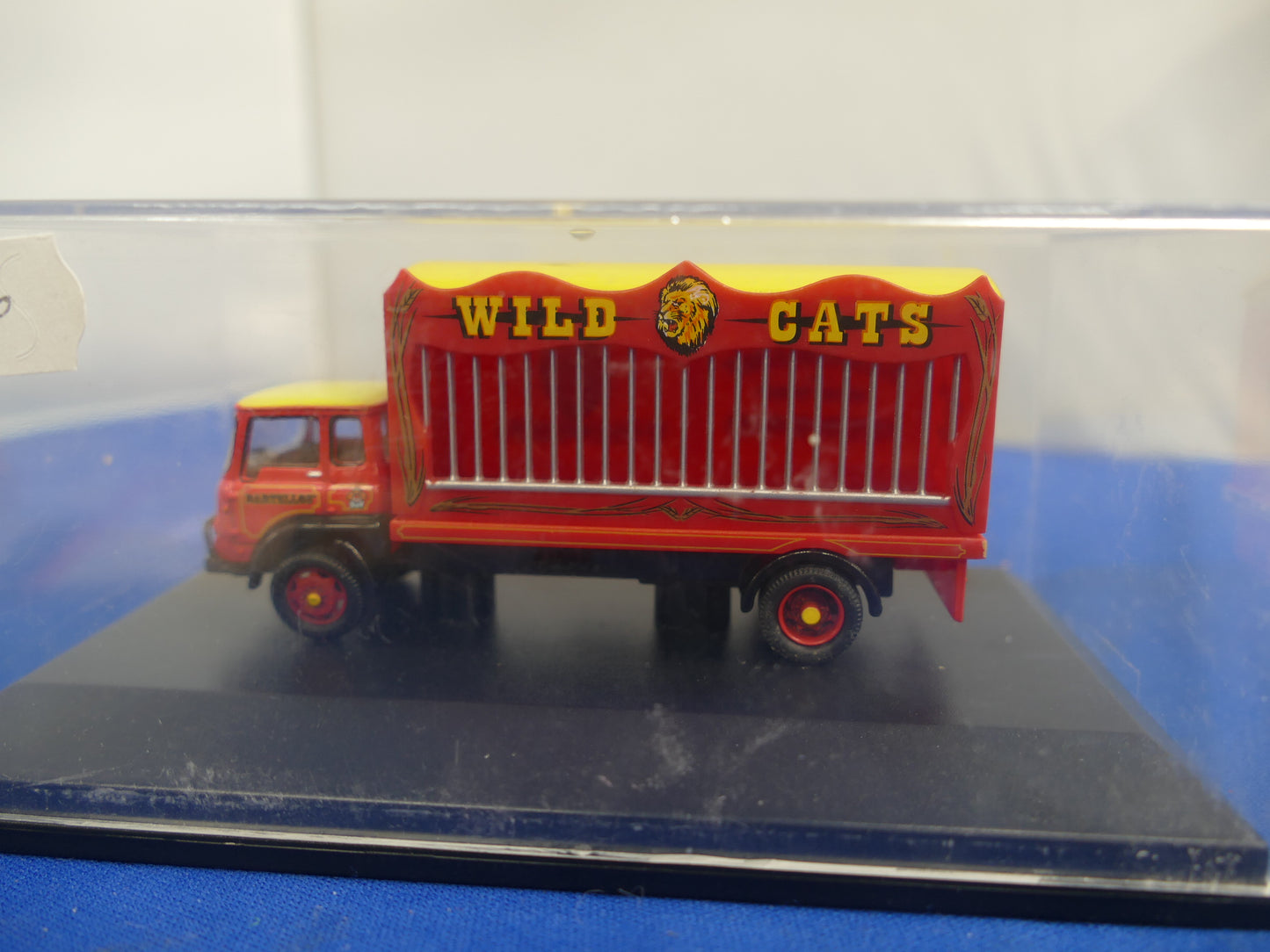 Hornby OO R7039 Bartellos Bedford LWB Rigid (Used)