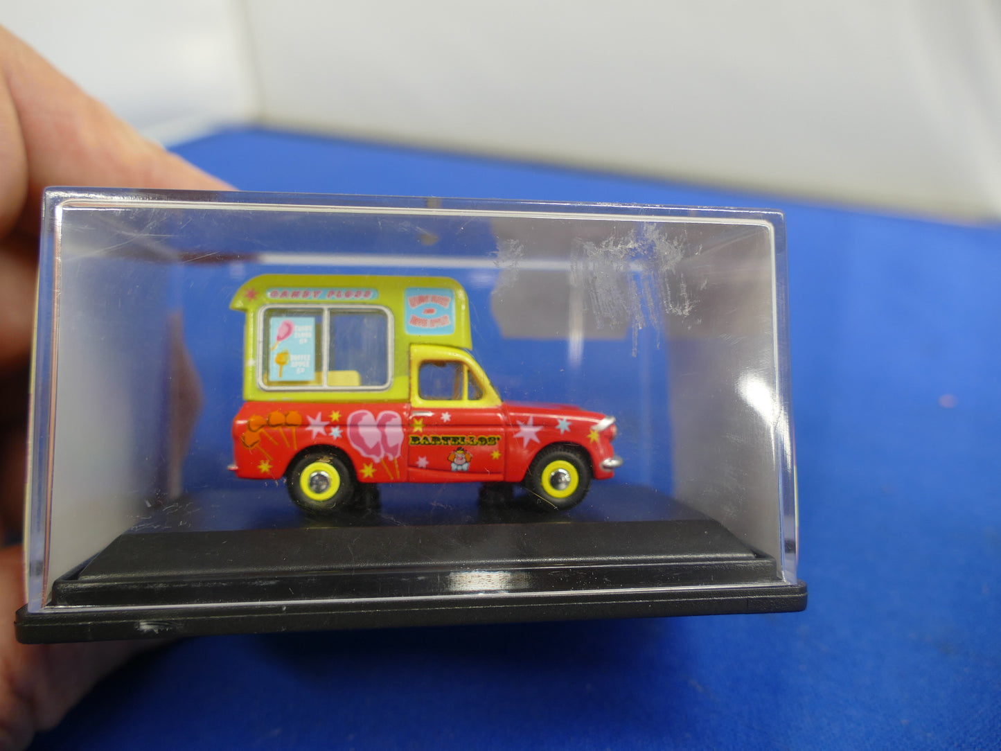 Hornby R7042 Bartellos Ford Anglia Van (Used)