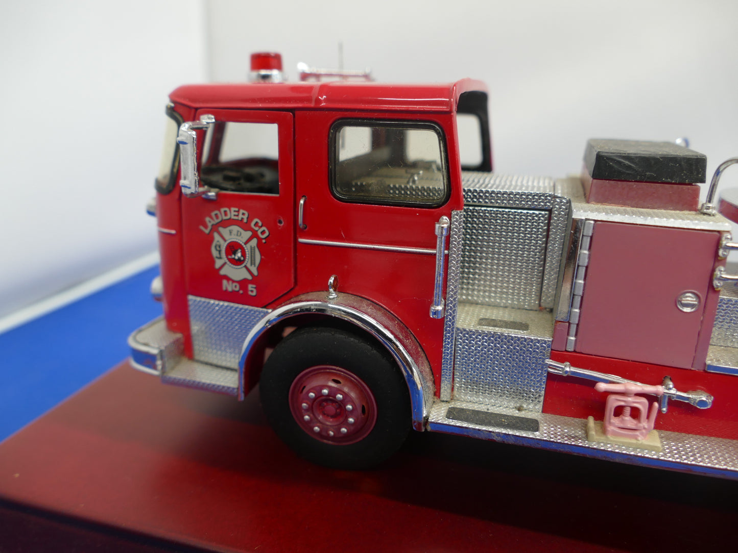 Franklin Mint - 1965 Seagrave Aerial Ladder Truck