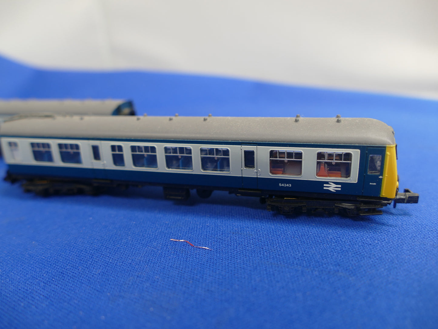 Graham Farish 371-877. N Gauge Class 108 2 car DMU 53959/54243 in BR blue & grey livery.