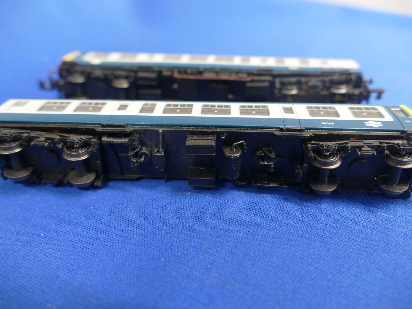 Graham Farish 371-877. N Gauge Class 108 2 car DMU 53959/54243 in BR blue & grey livery.