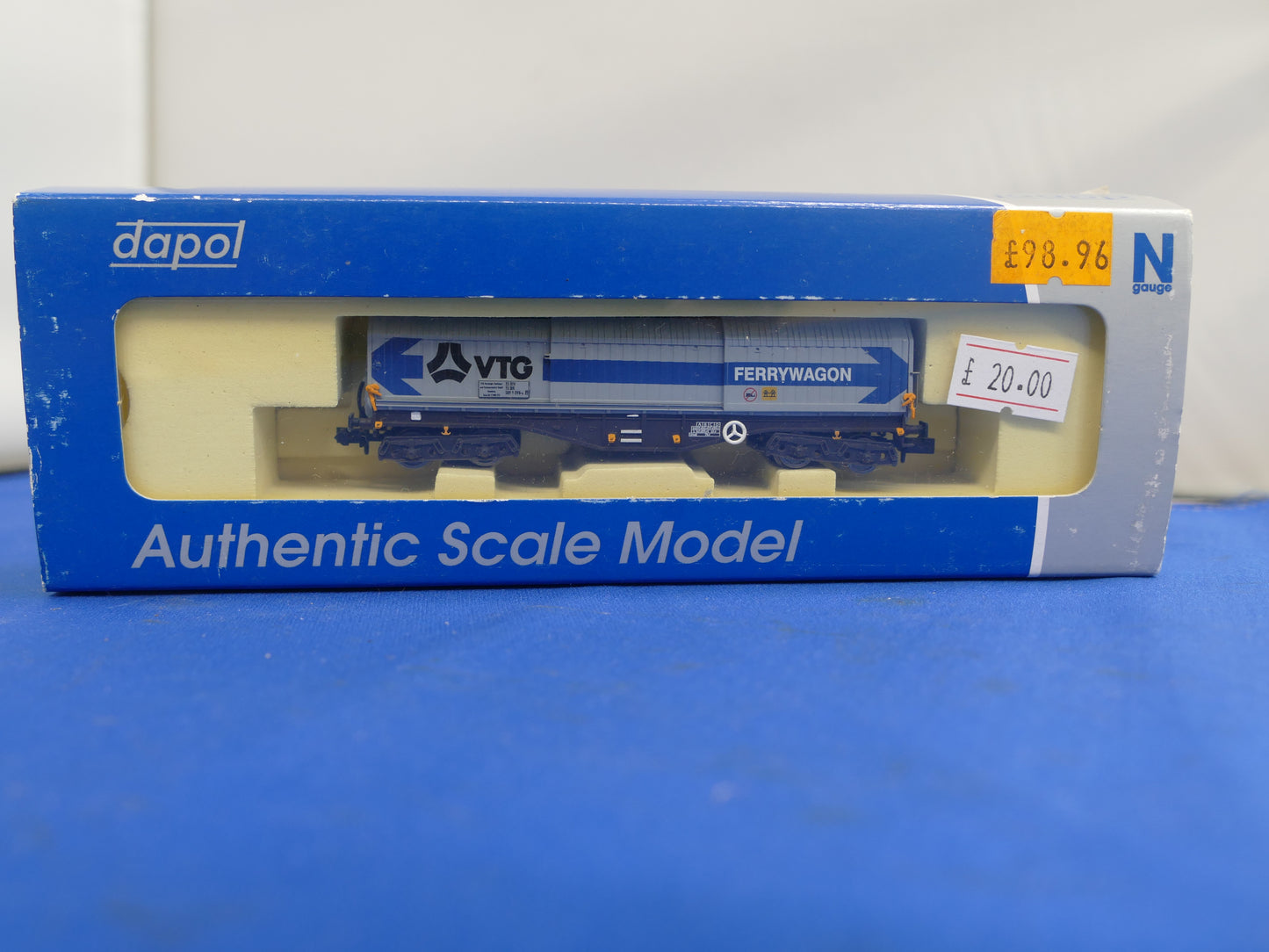 Dapol N Gauge Telescopic Hood Wagon (Used)