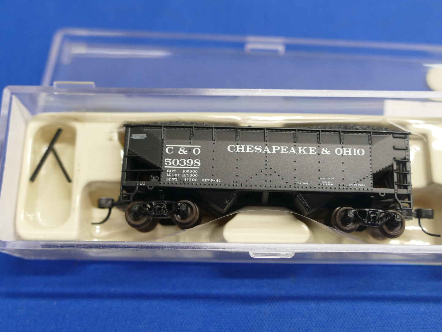 Atlas N Gauge 5612C Hopper Car (Used)