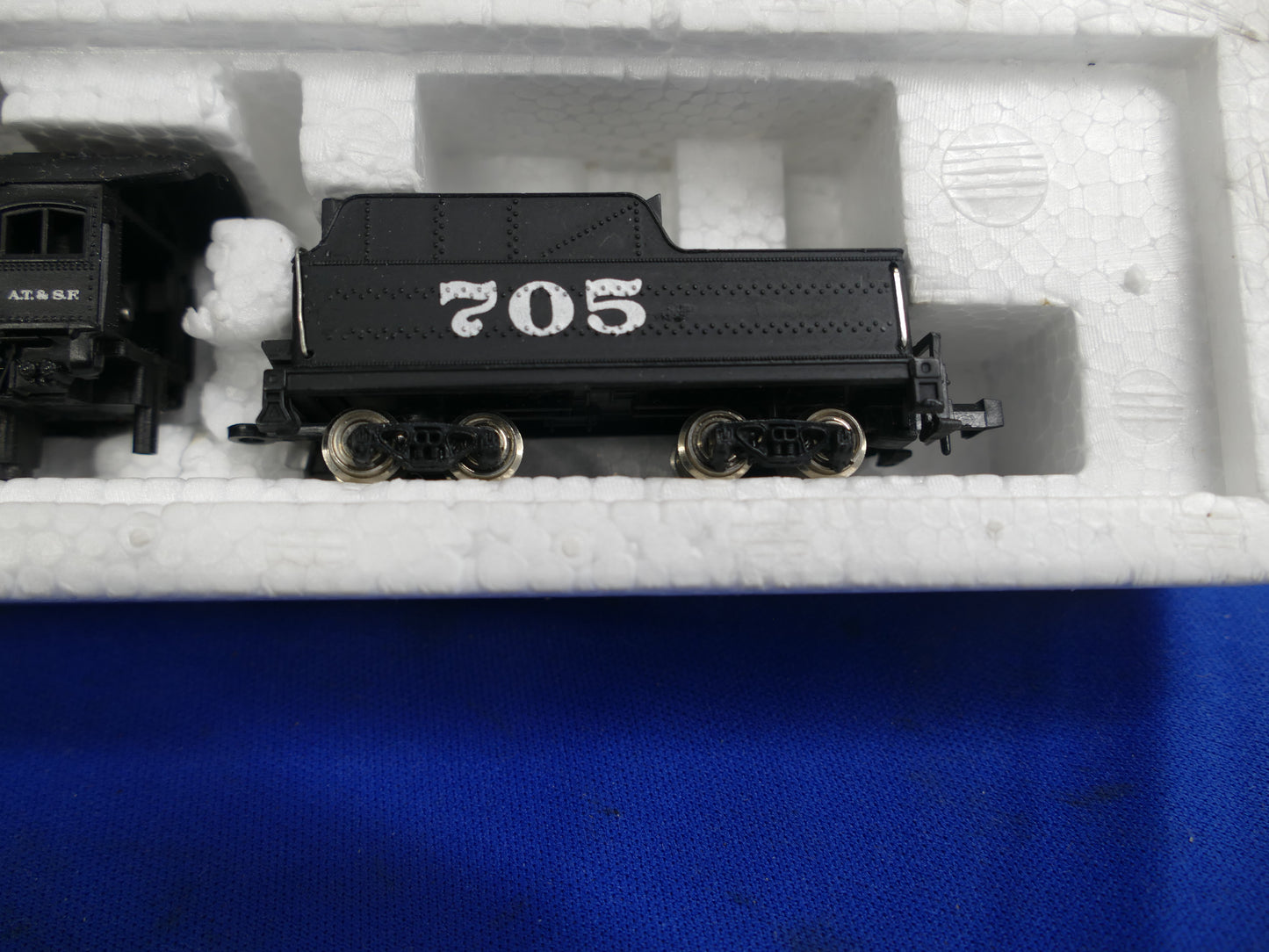 N Gauge Bachmann 2-8-0 Steam Loco (Used)