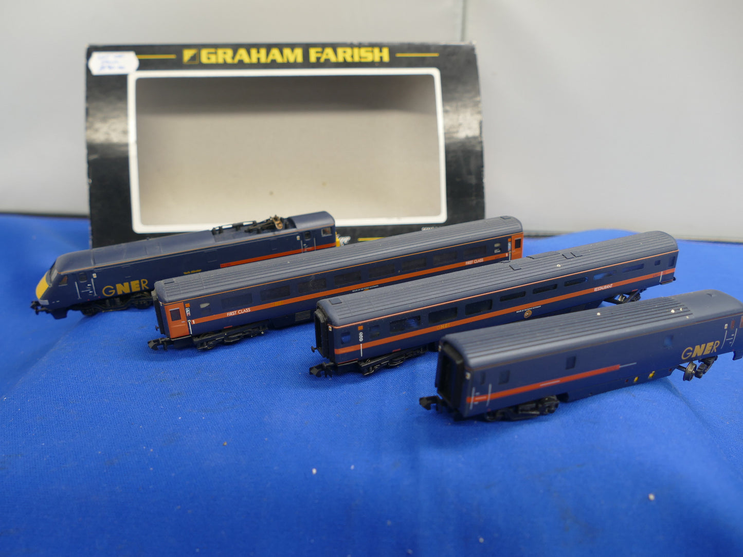 Graham Farish N Gauge 371-800 GNER 4 piece (Used)