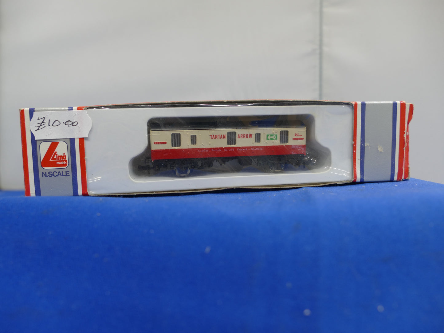 Lima N Gauge Tartan Arrow Parcel Van 320868 (used)