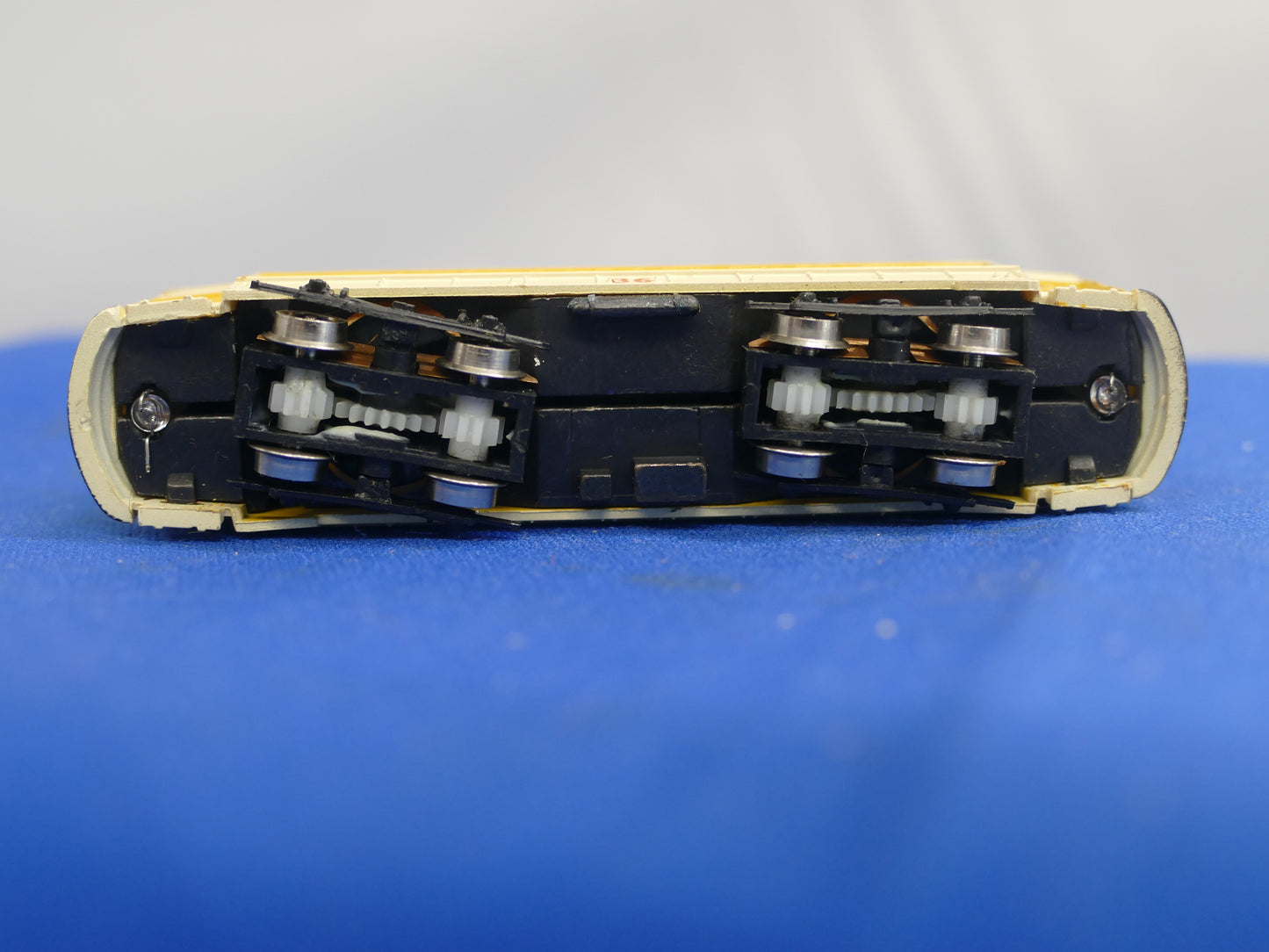 Bachmann N Gauge Yellow Brill Trolley (used)