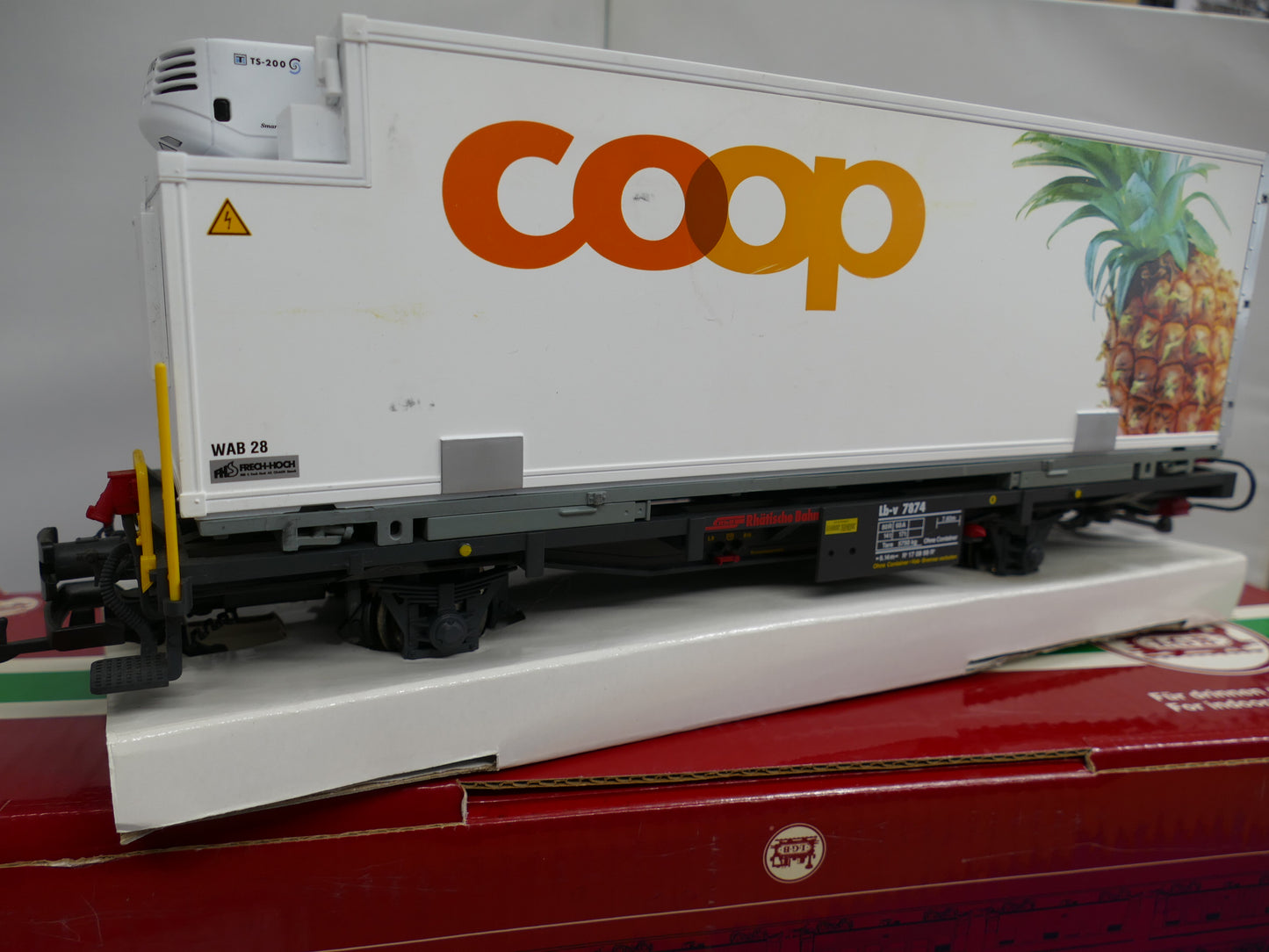 LGB 45890 RhB Container Wagon - Pineapple (used)