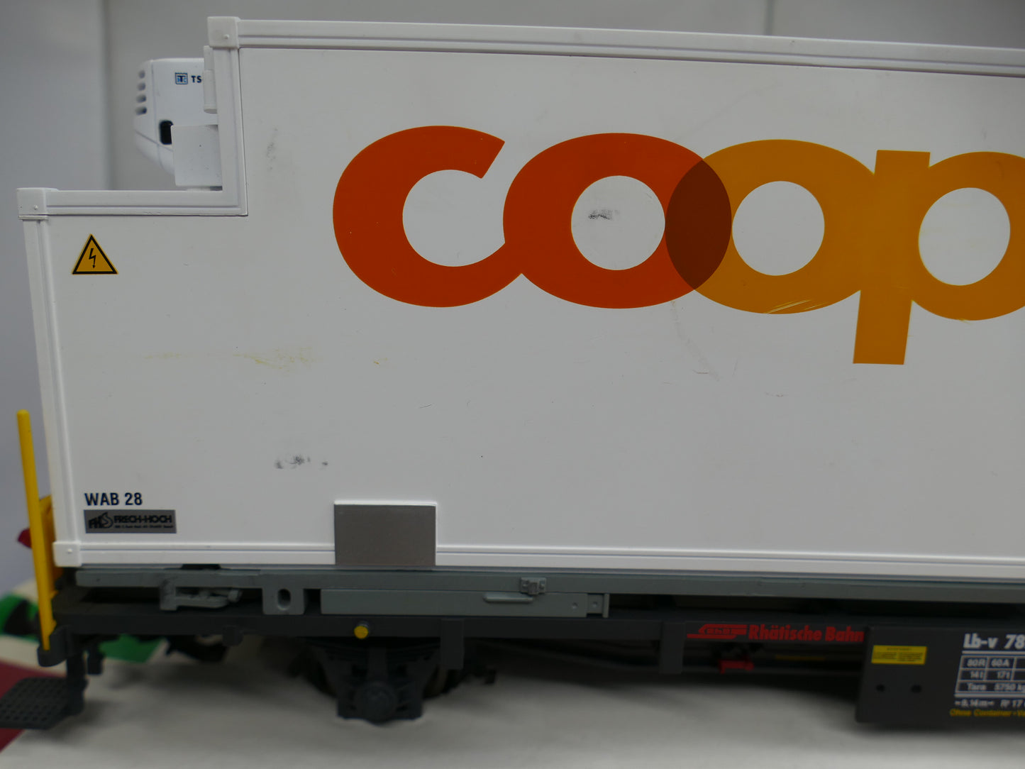 LGB 45890 RhB Container Wagon - Pineapple (used)
