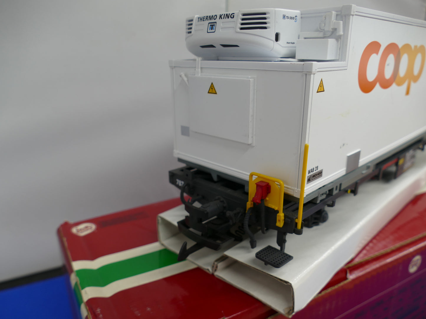 LGB 45890 RhB Container Wagon - Pineapple (used)