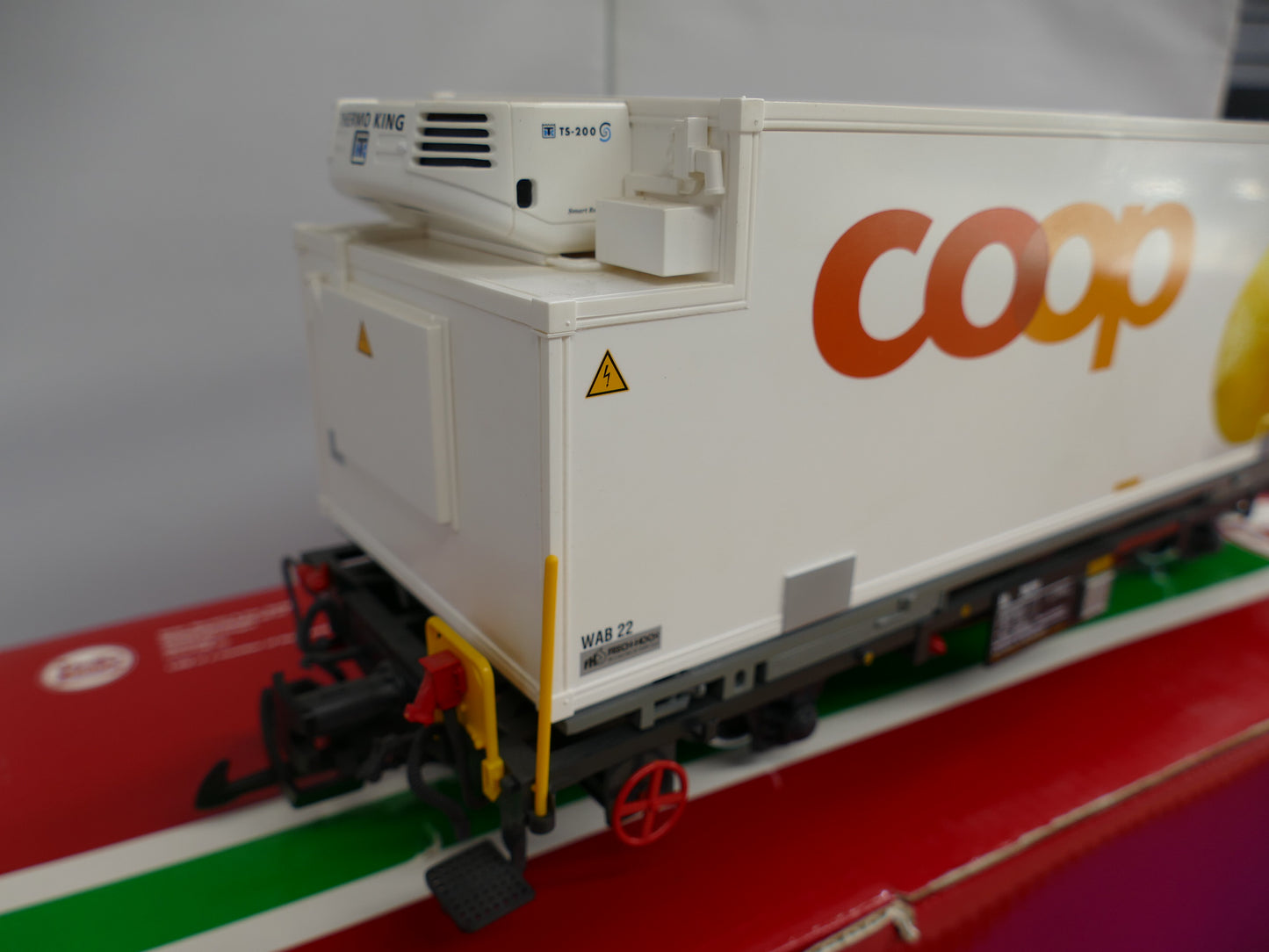 LGB 45897 RhB Container Wagon - Lemon (used)
