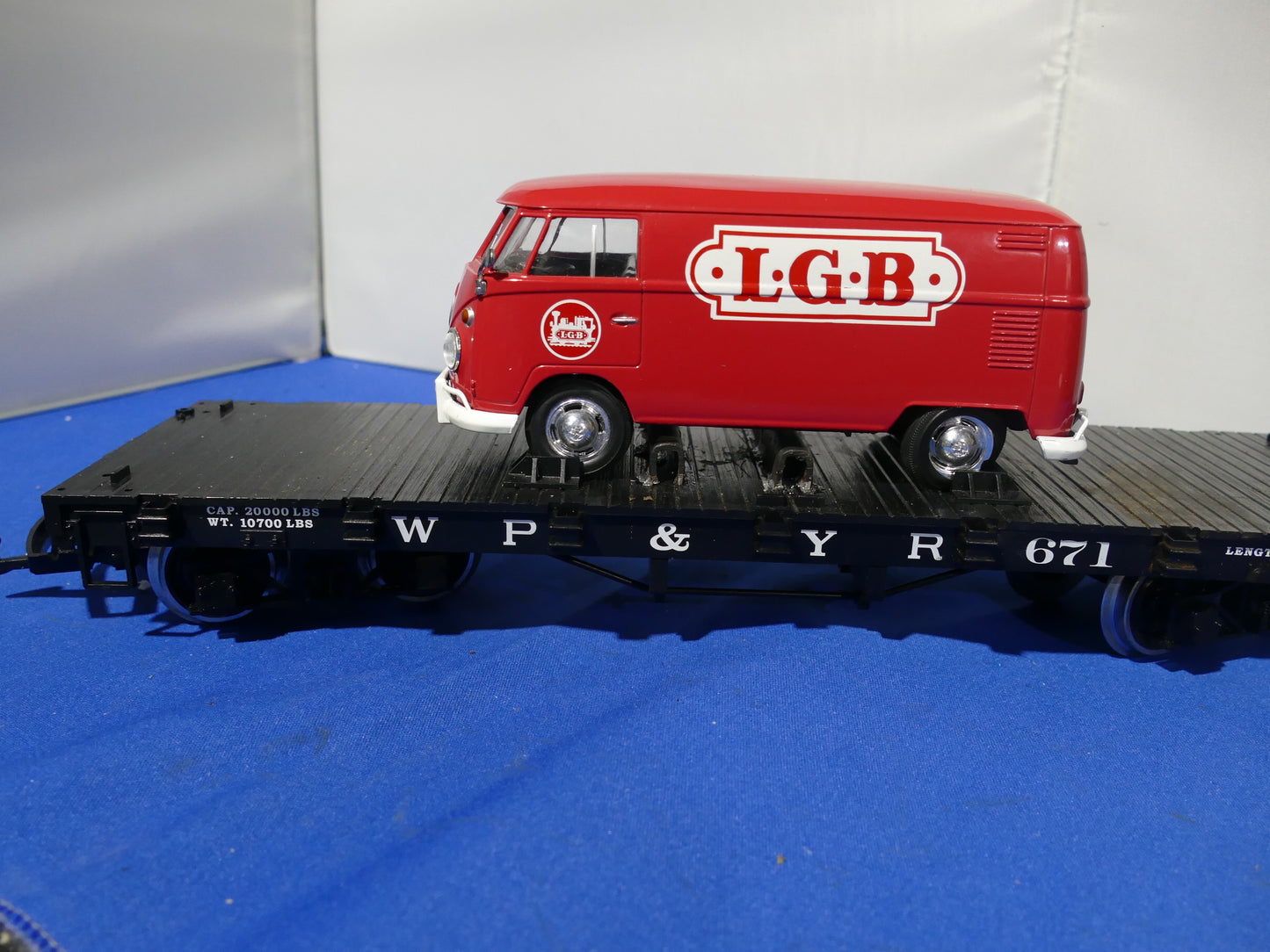 LGB 40597 Flat Wagon with LGB VW Van (used)