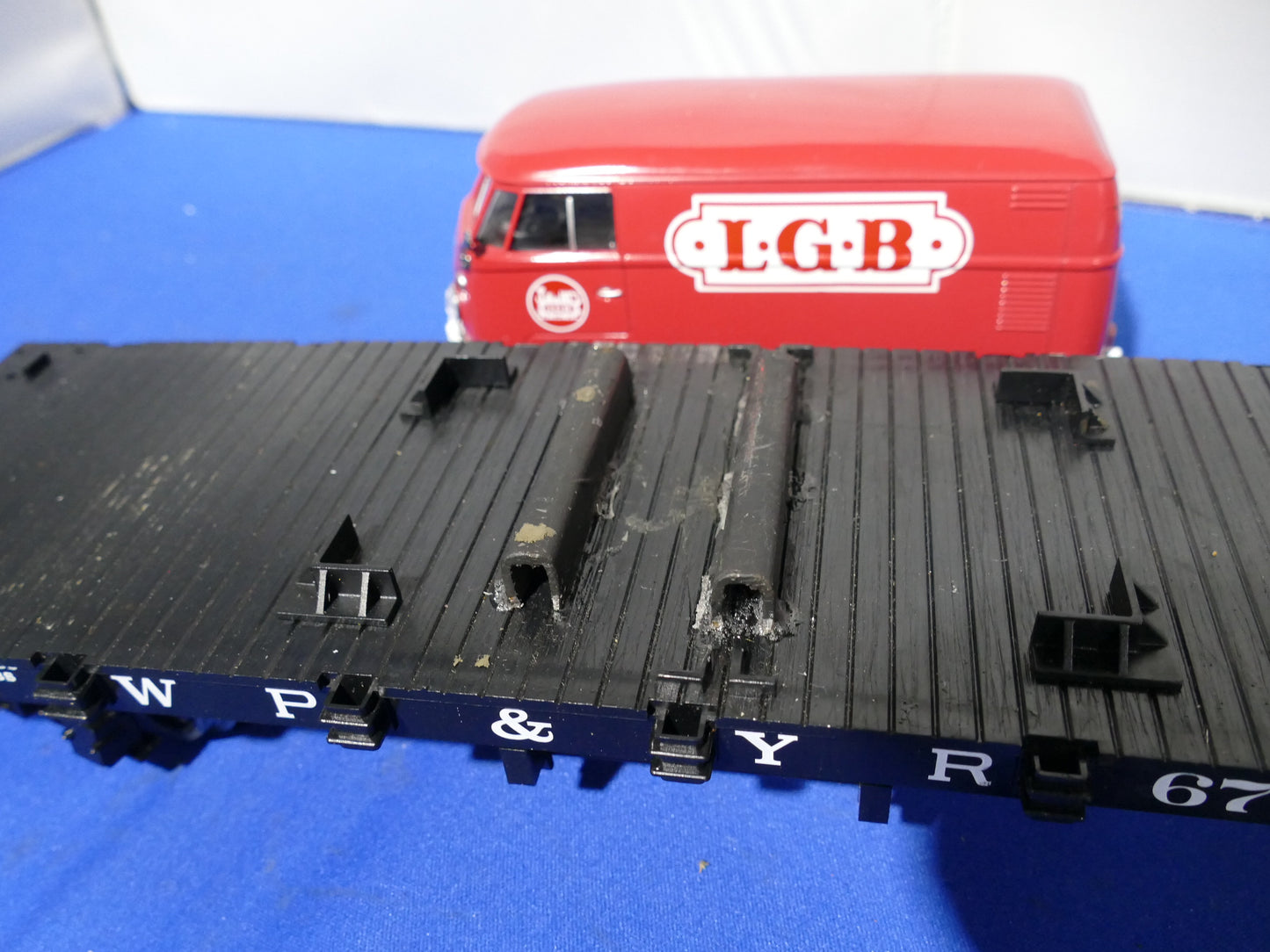 LGB 40597 Flat Wagon with LGB VW Van (used)