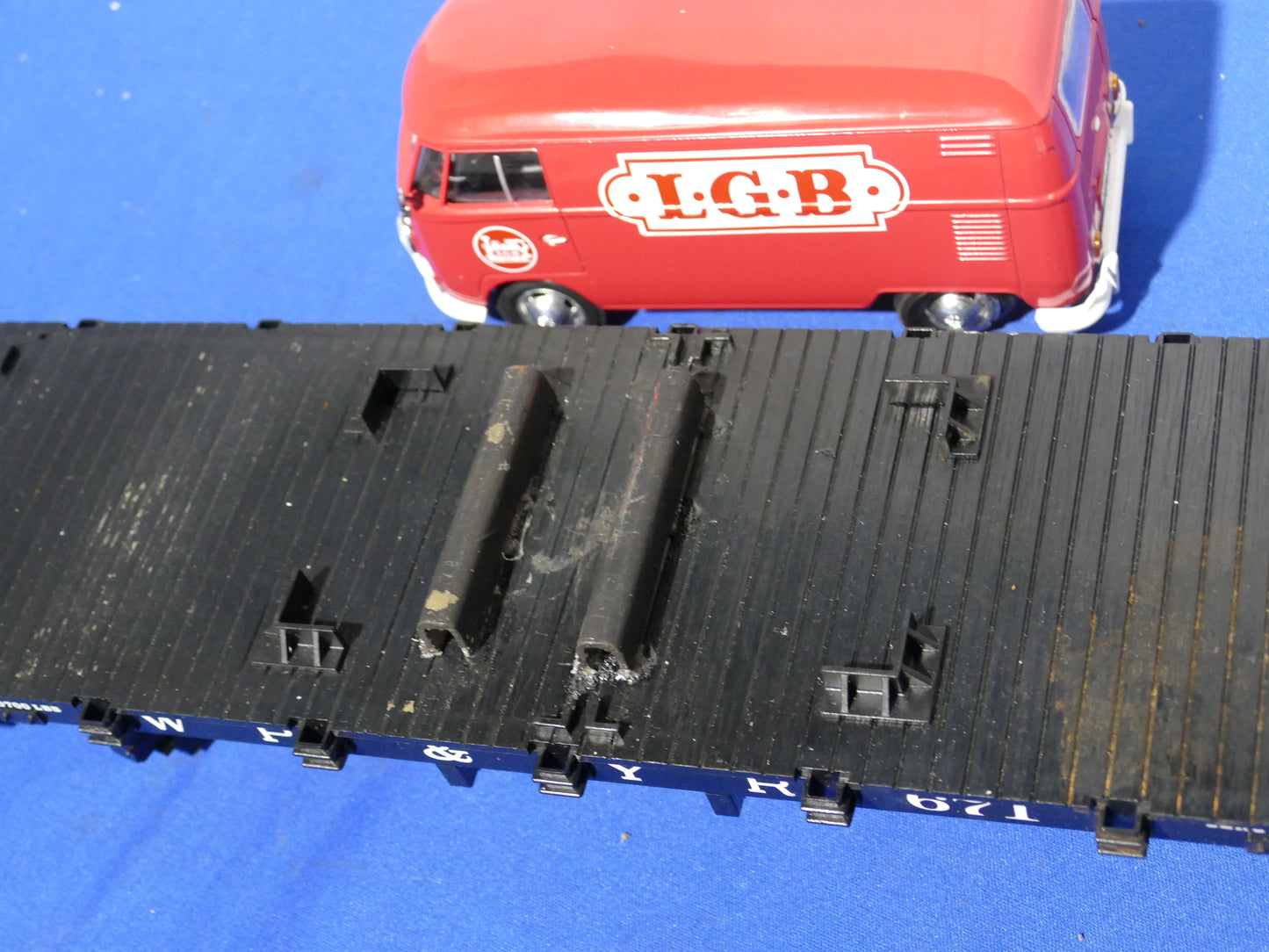 LGB 40597 Flat Wagon with LGB VW Van (used)