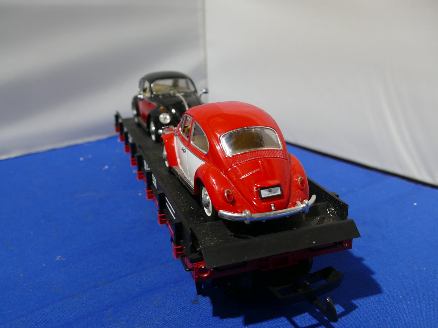 PIKO G Scale 38765 Beetle Transporter with Cars (used)