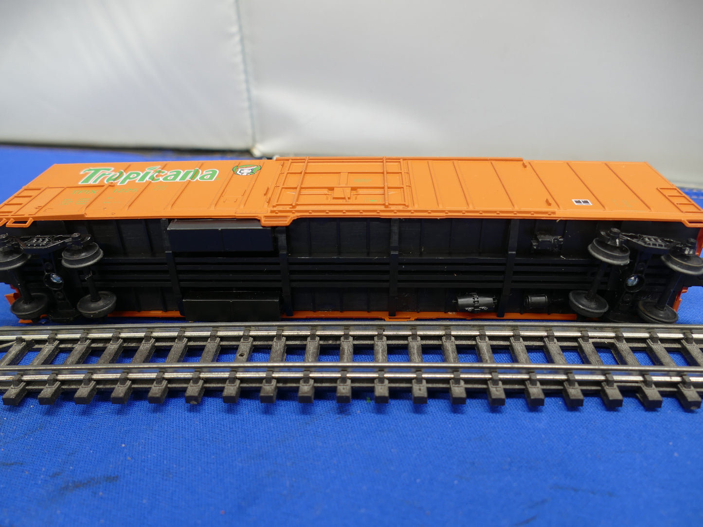 Athearn HO - #2302 Twin Set Tropicana Reefer (used)