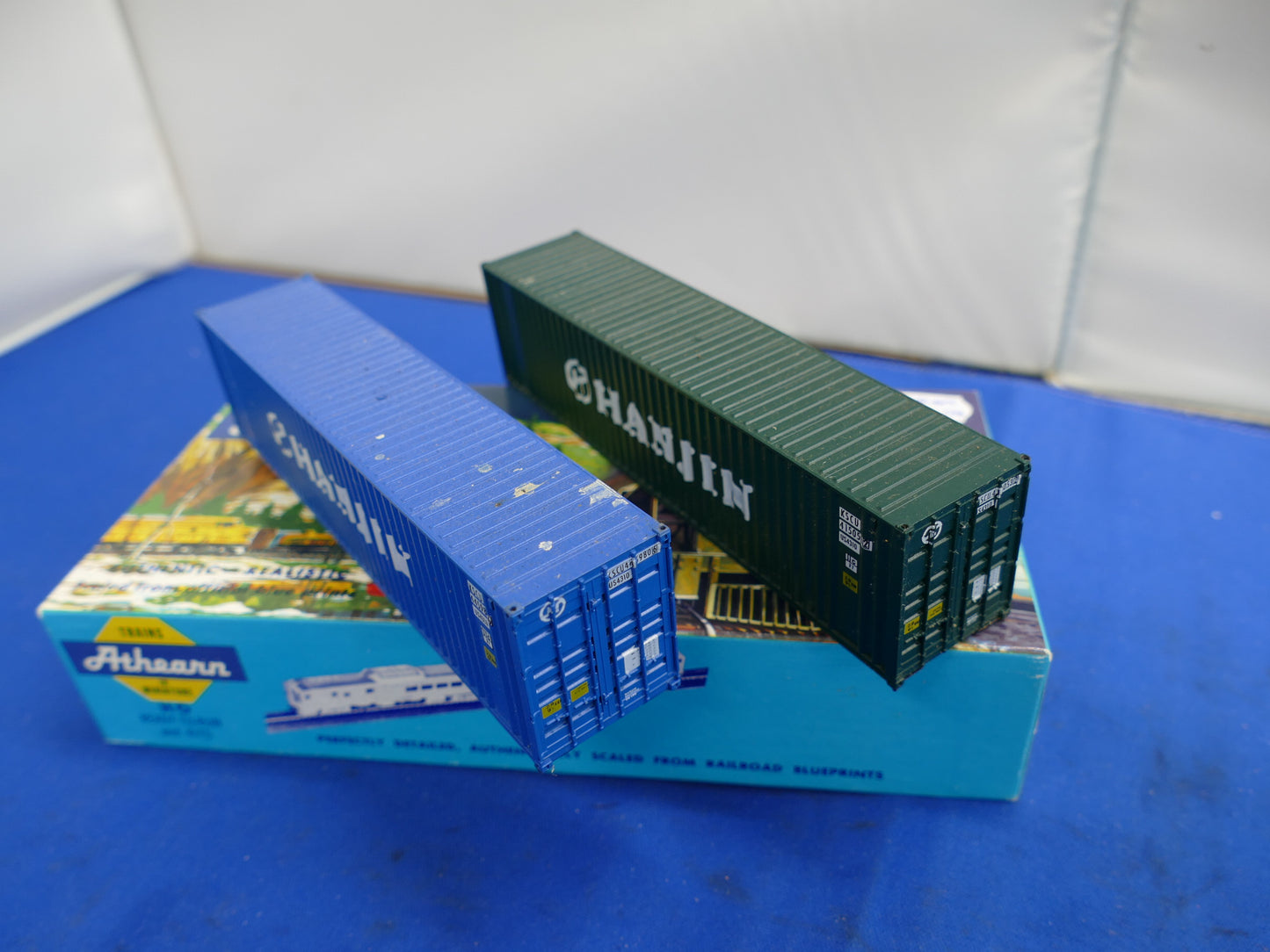 Athearn HO - #5743 Box of 2 Containers (used)