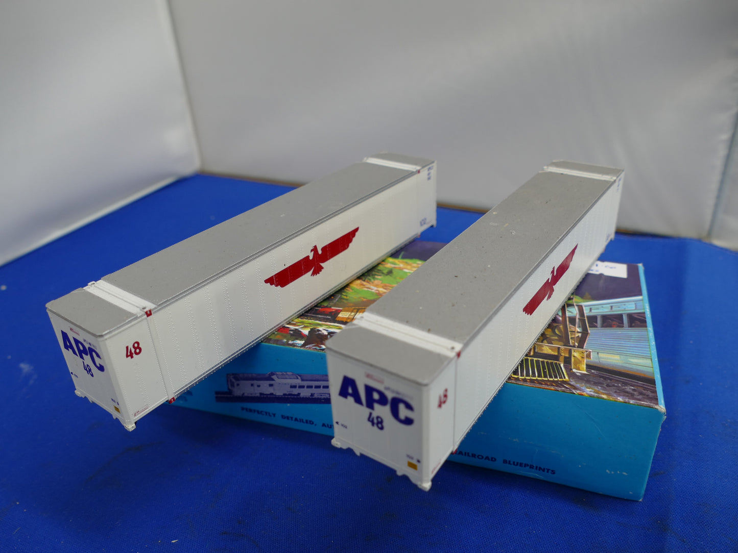 Athearn HO - #5701 Box of 2 Containers (used)